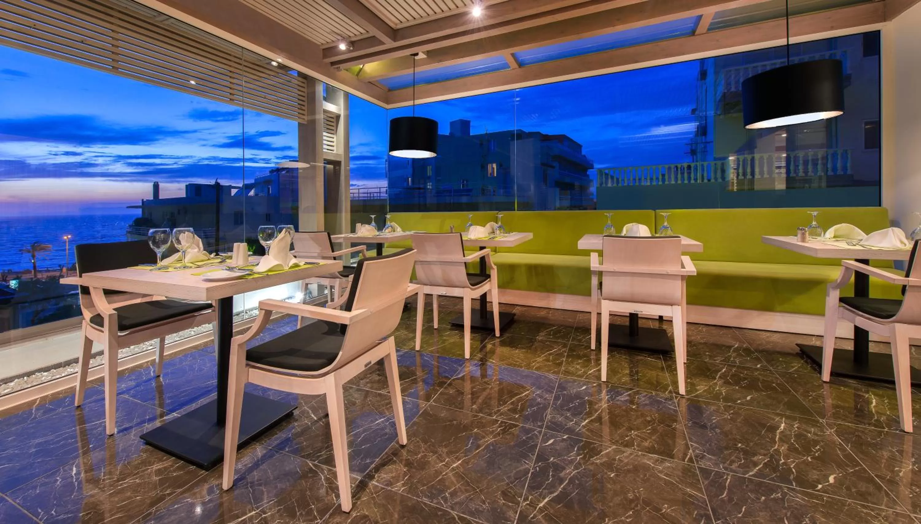 Restaurant/places to eat in Semiramis City Hotel