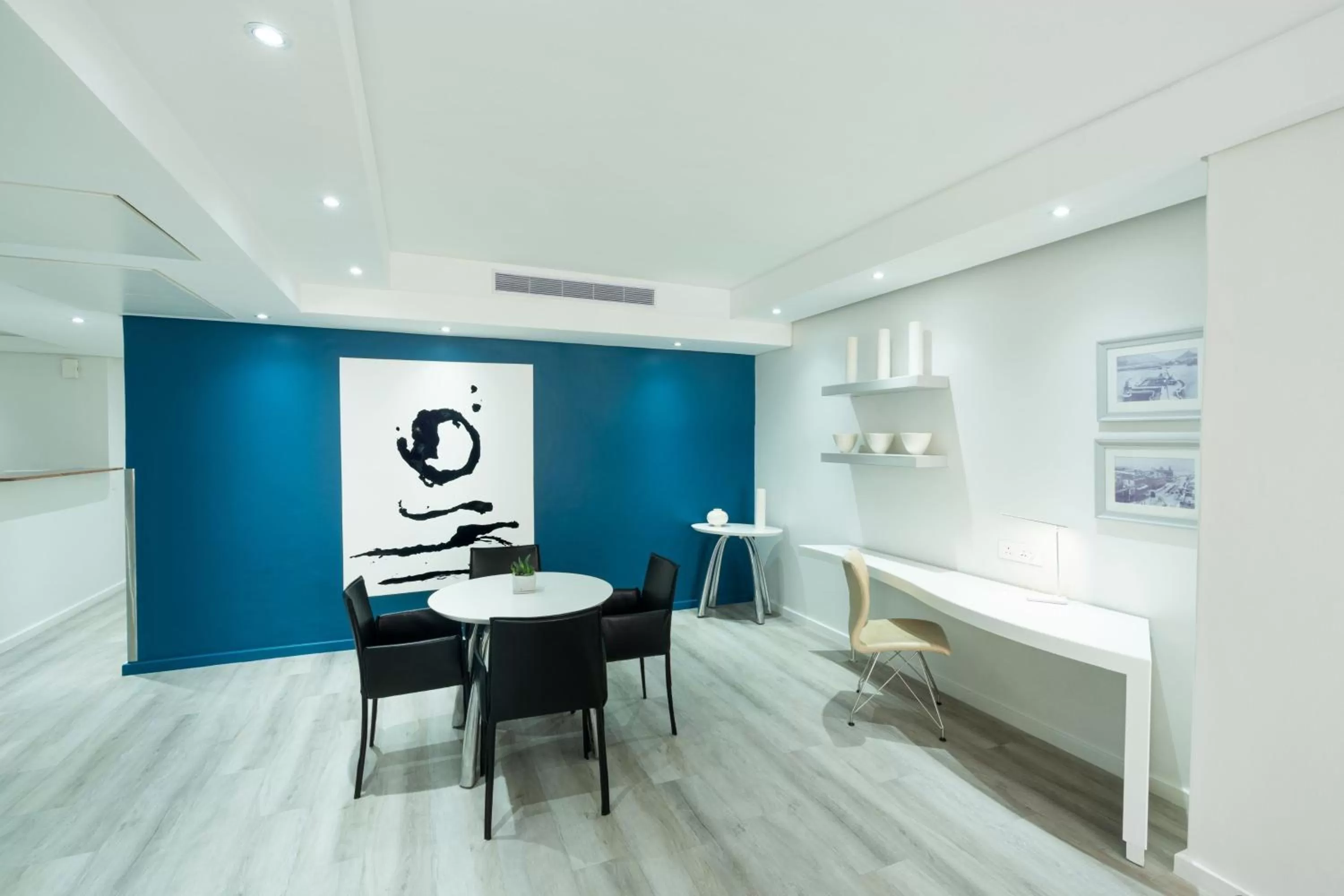 Photo of the whole room in Protea Hotel by Marriott Cape Town North Wharf