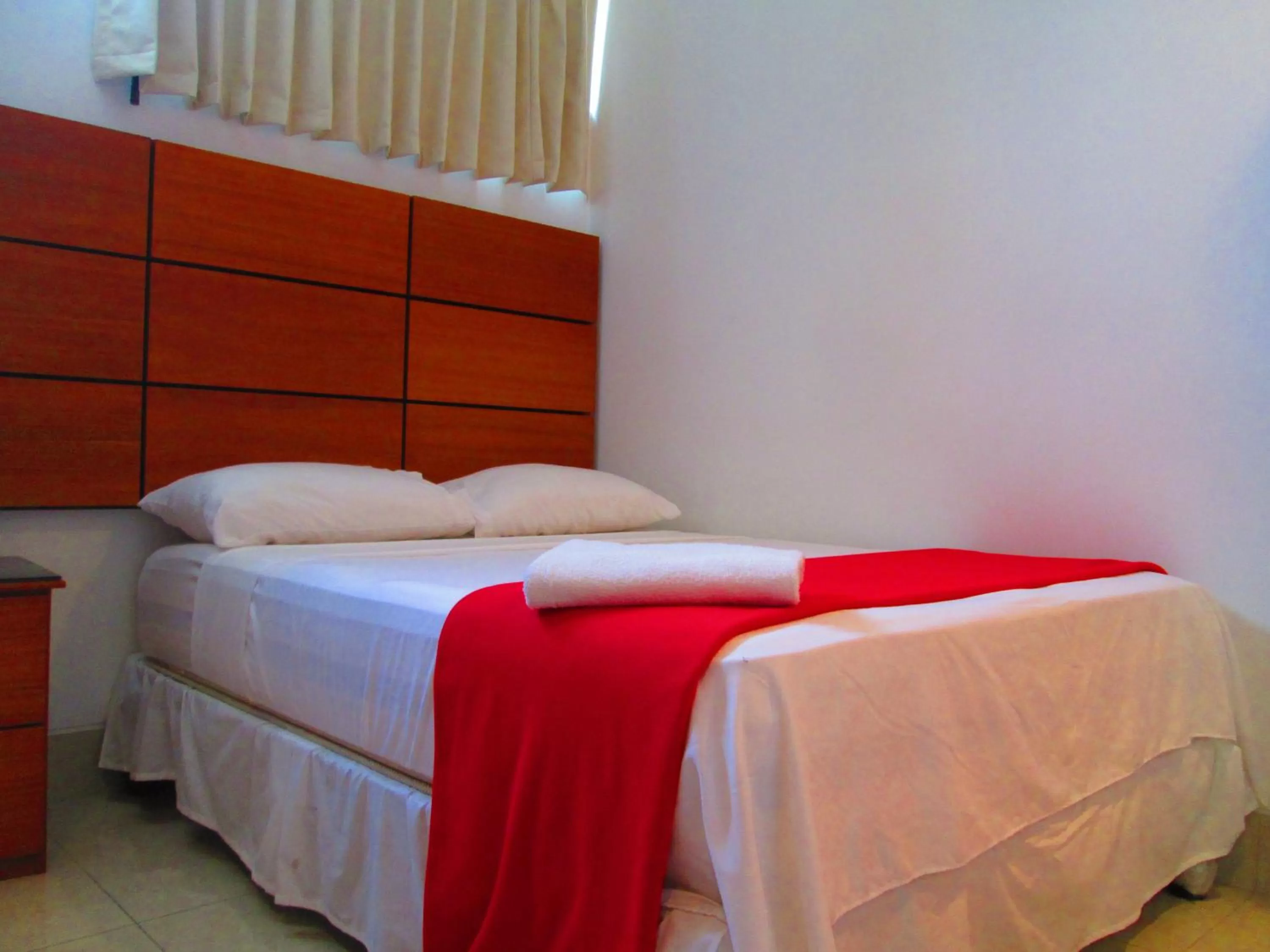 Photo of the whole room, Bed in Hotel Apart Guayaquil Aeropuerto