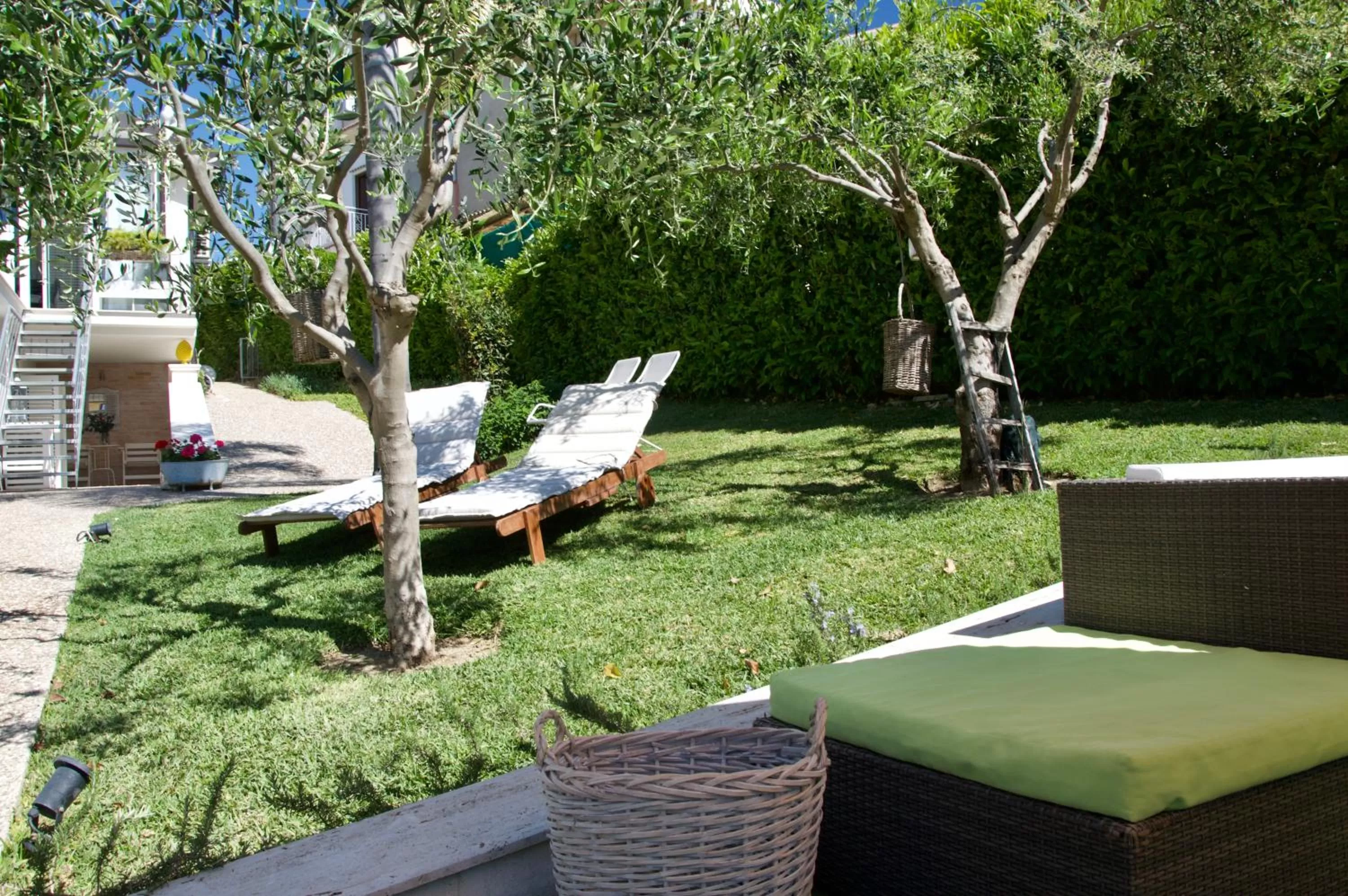 Garden in Villa Volli Three Rooms