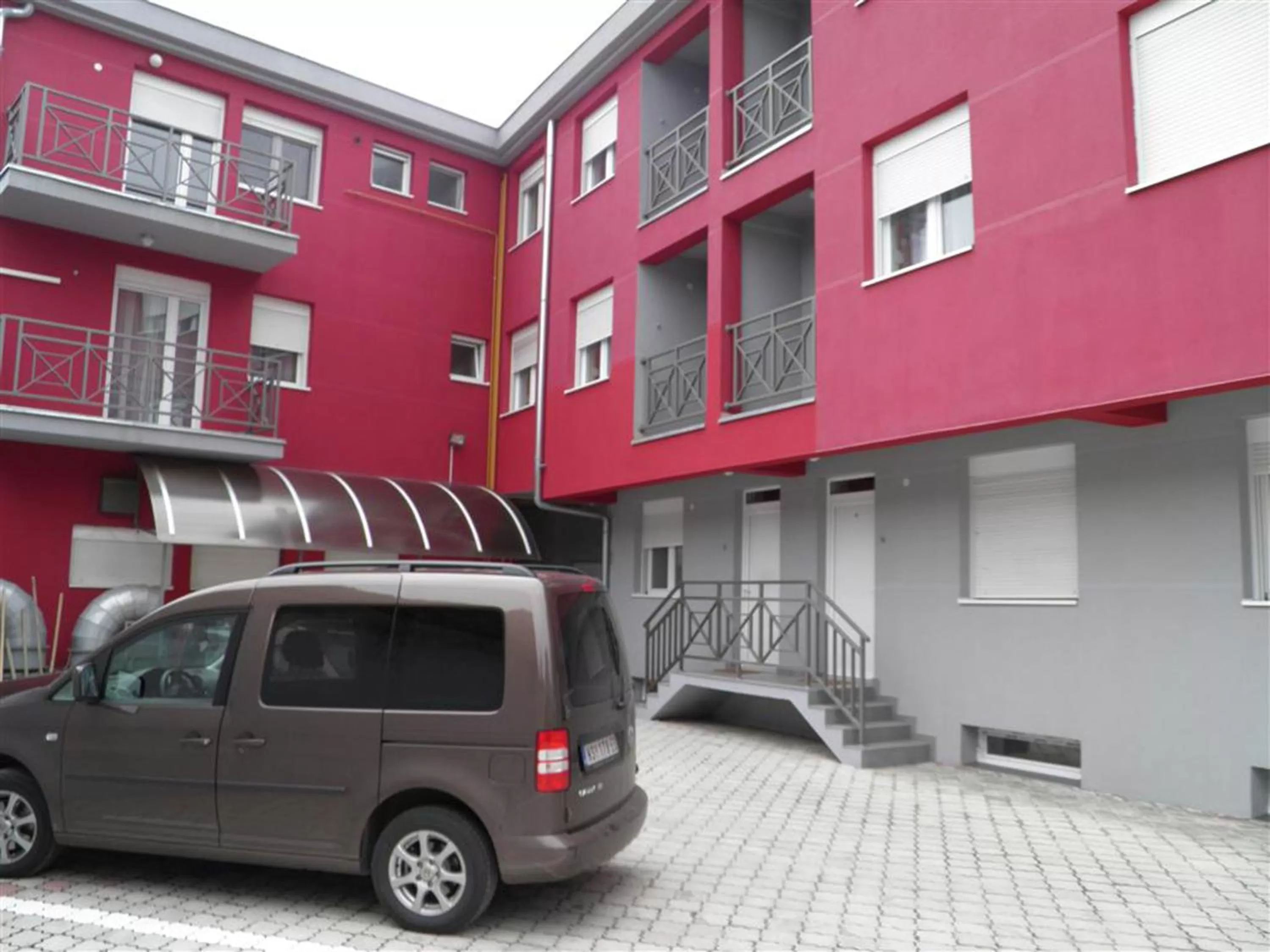 Facade/entrance, Property Building in B&B Zmajevo Gnezdo 021