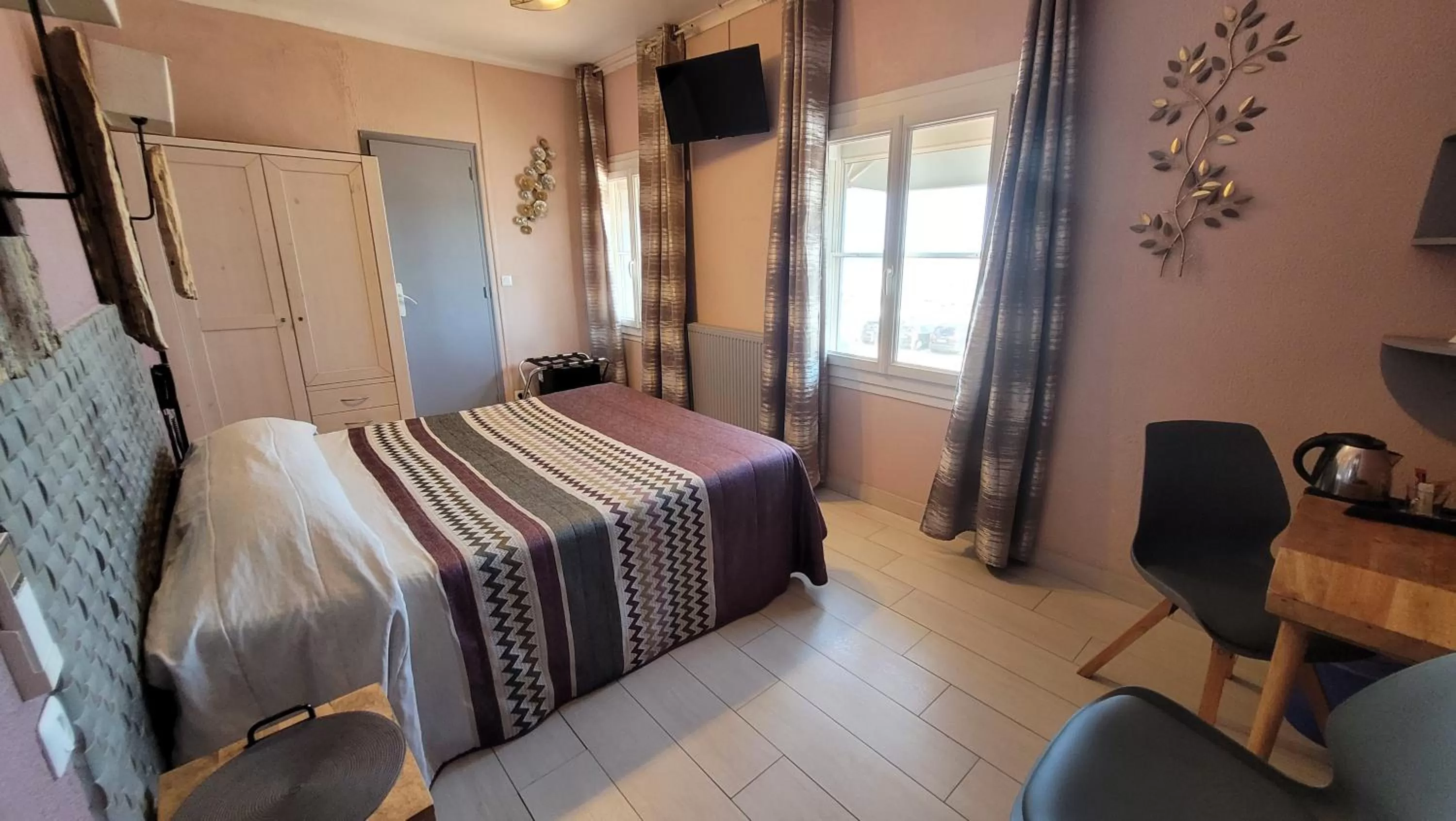 Double Room with Sea View in Le Dauphin Bleu