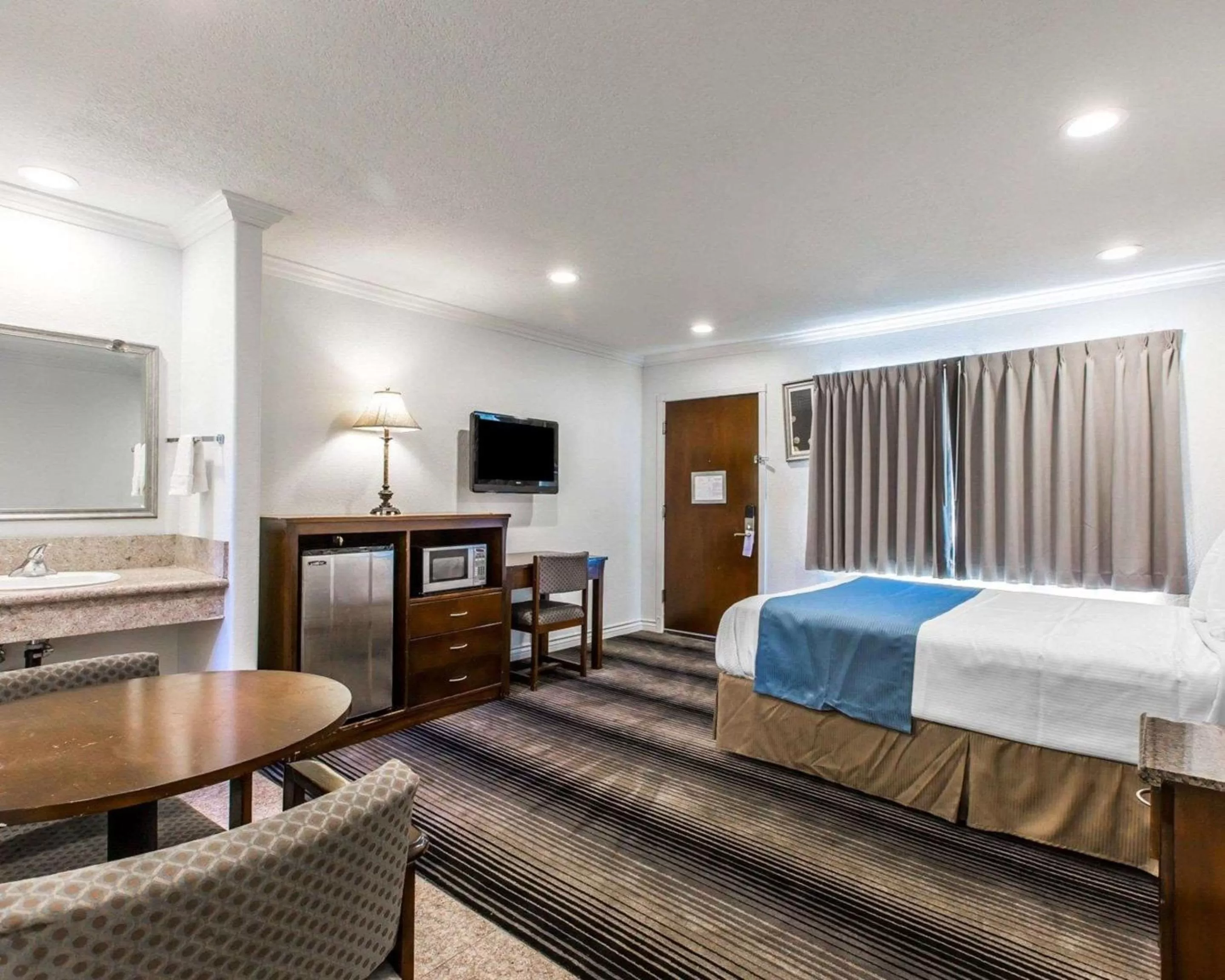 Photo of the whole room in Rodeway Inn & Suites Pacific Coast Highway