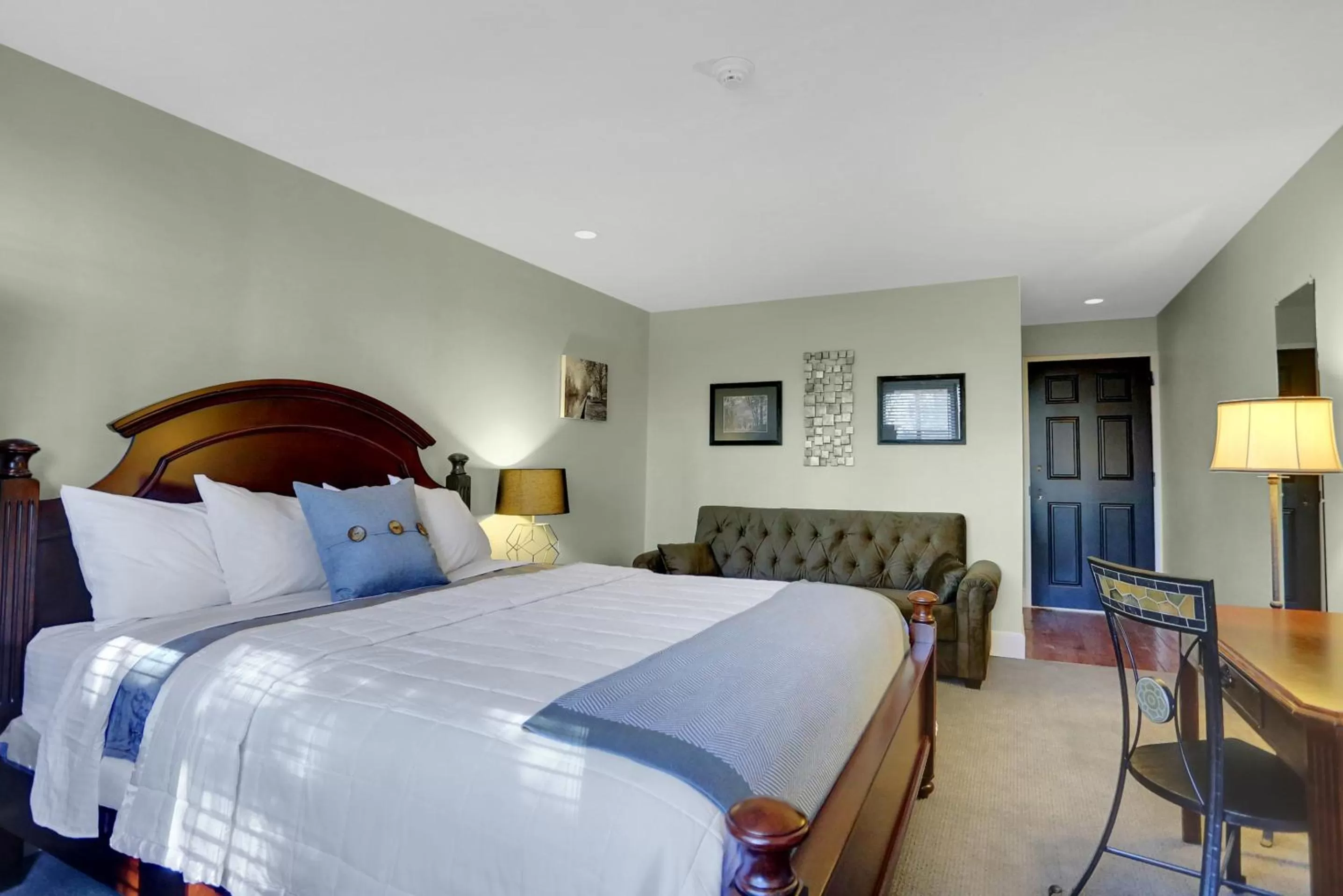 Bed in Allenberry Resort