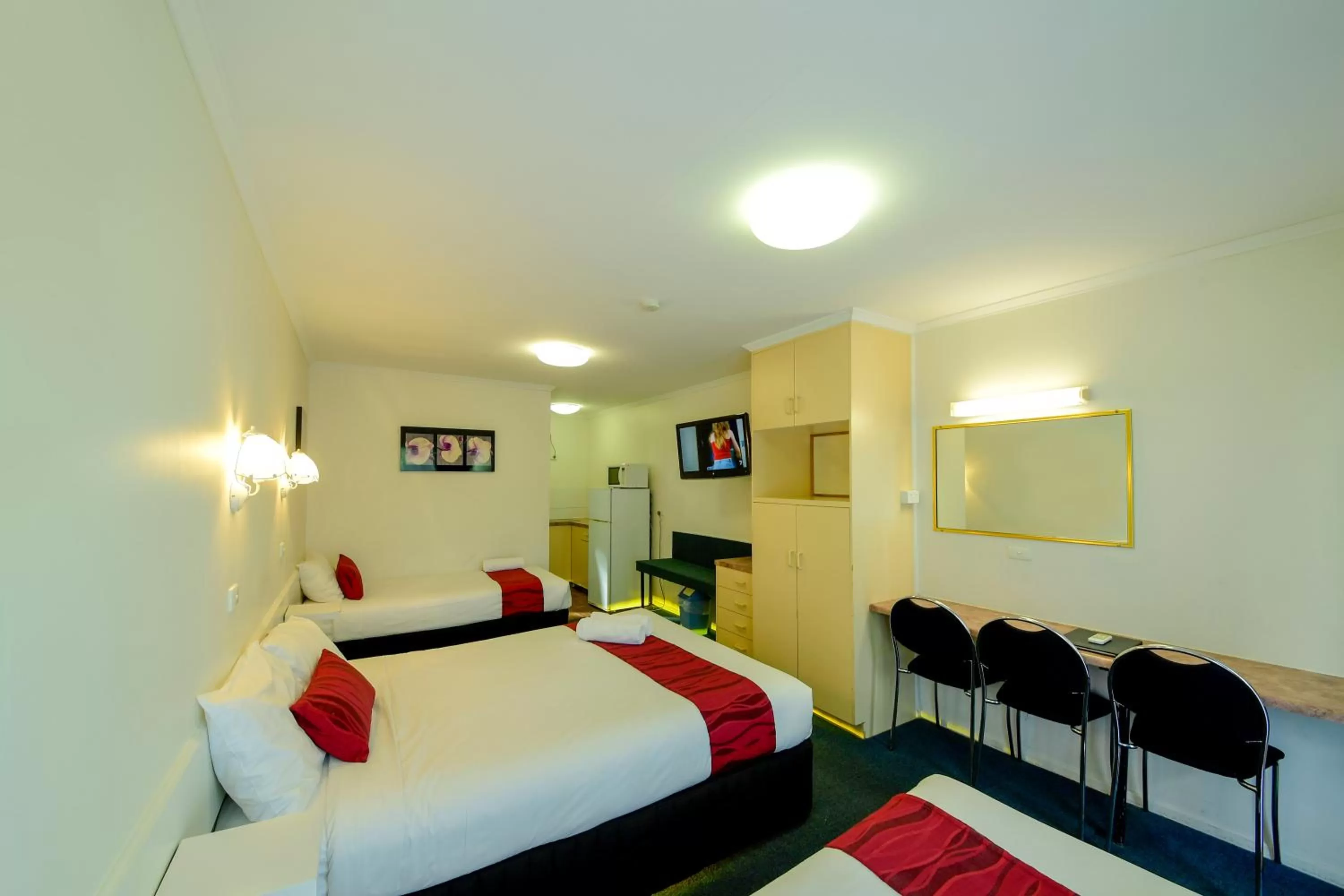 Bed in Aspley Motor Inn