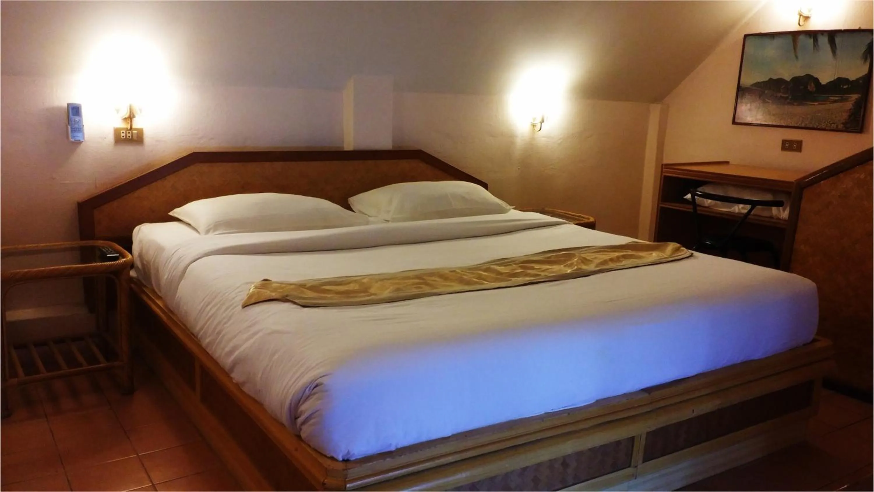 Bed in Karon Cafe Inn