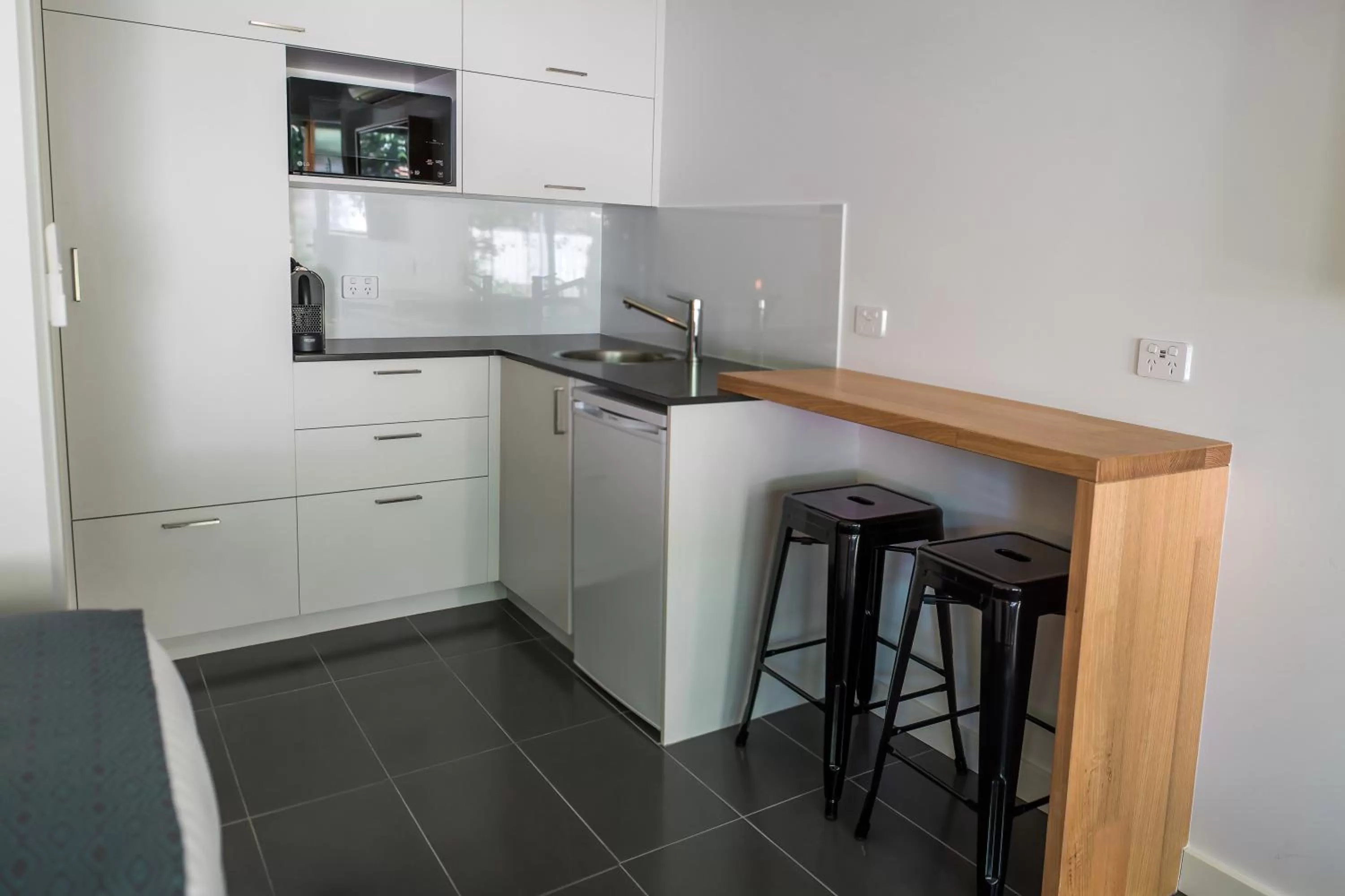 Kitchen or kitchenette in Bright Colonial Motel