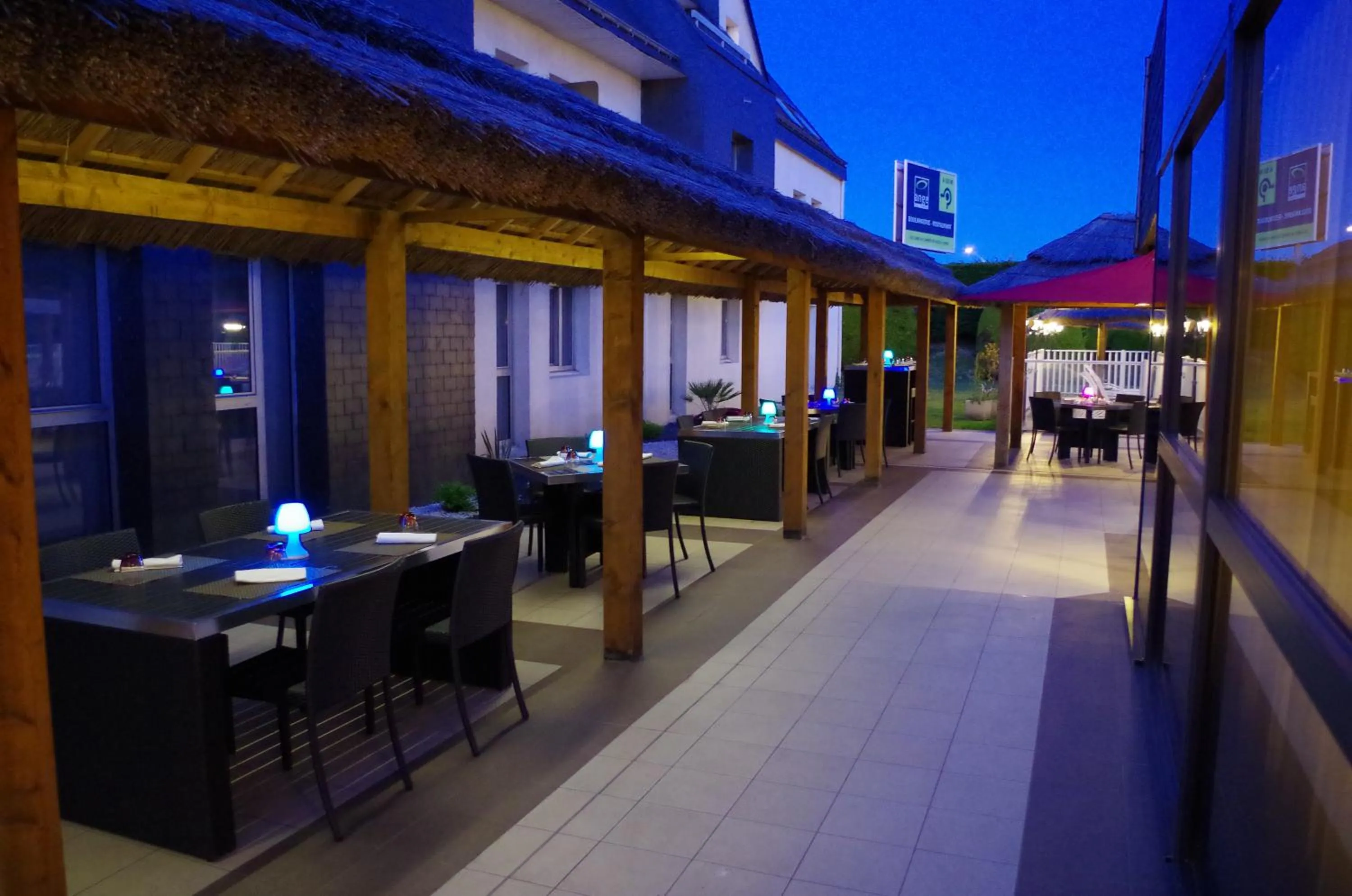 Patio in The Originals Boutique, Hôtel Aquilon, Saint-Nazaire