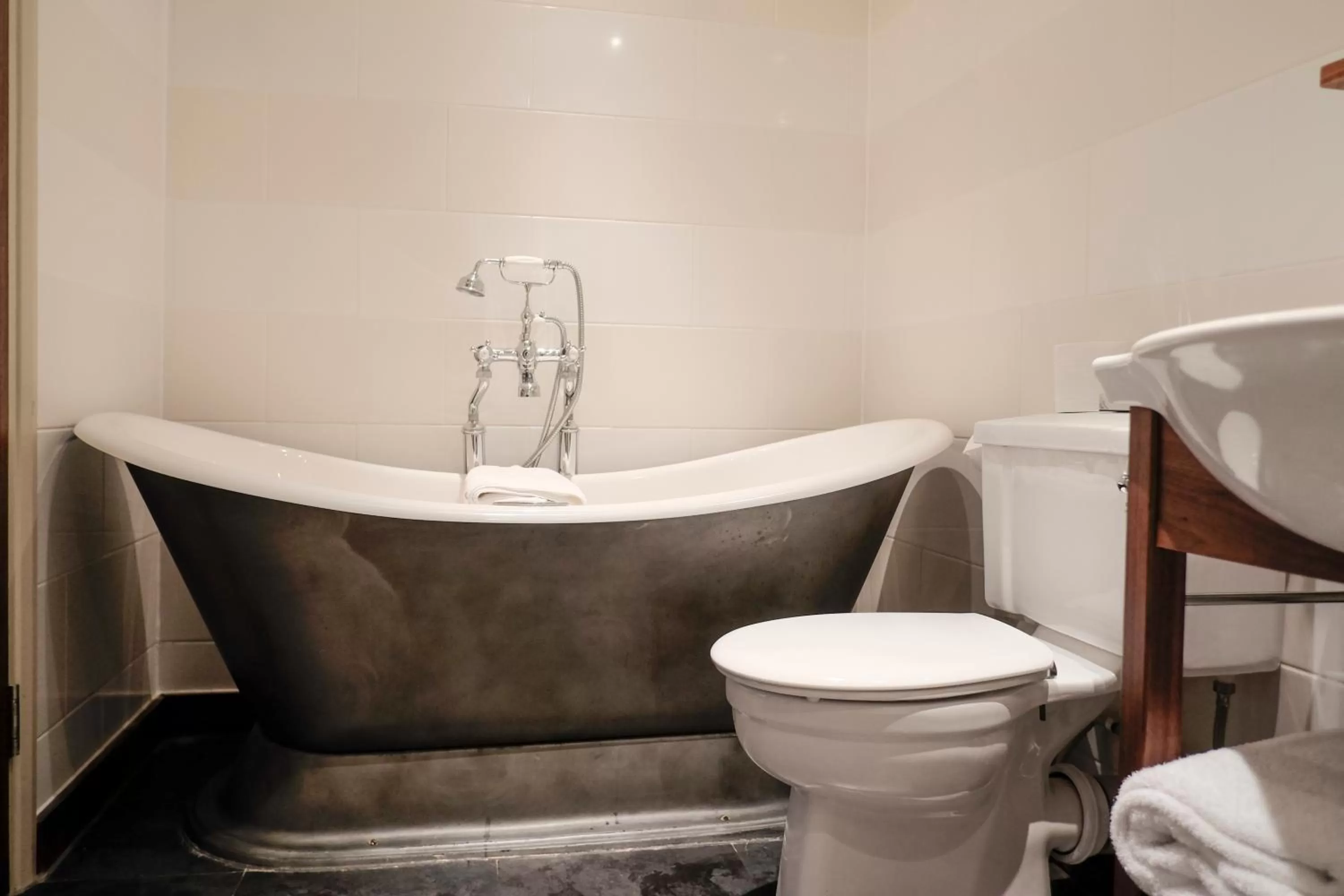 Bathroom in Wykeham Arms