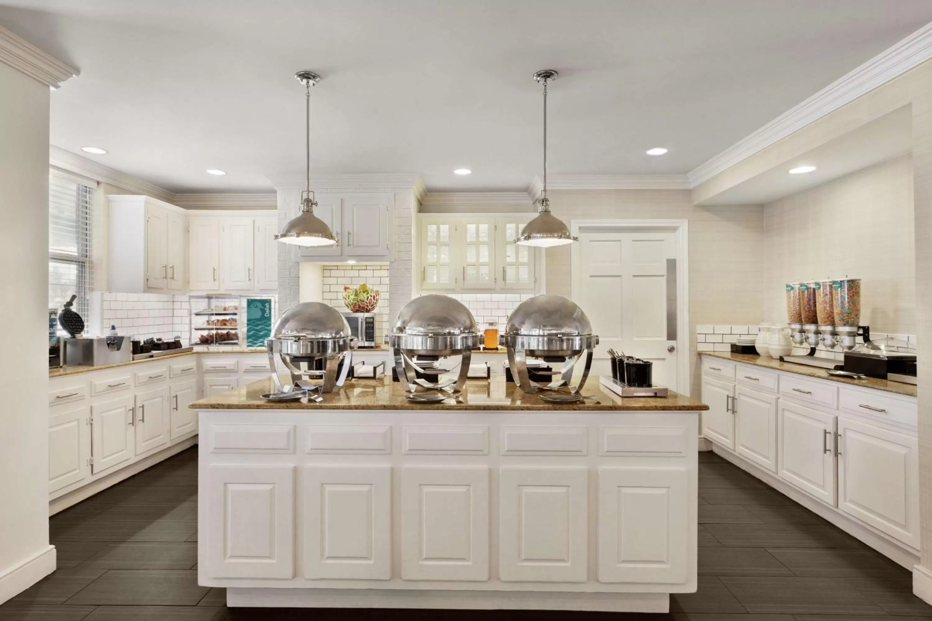 Breakfast in Addison Suites