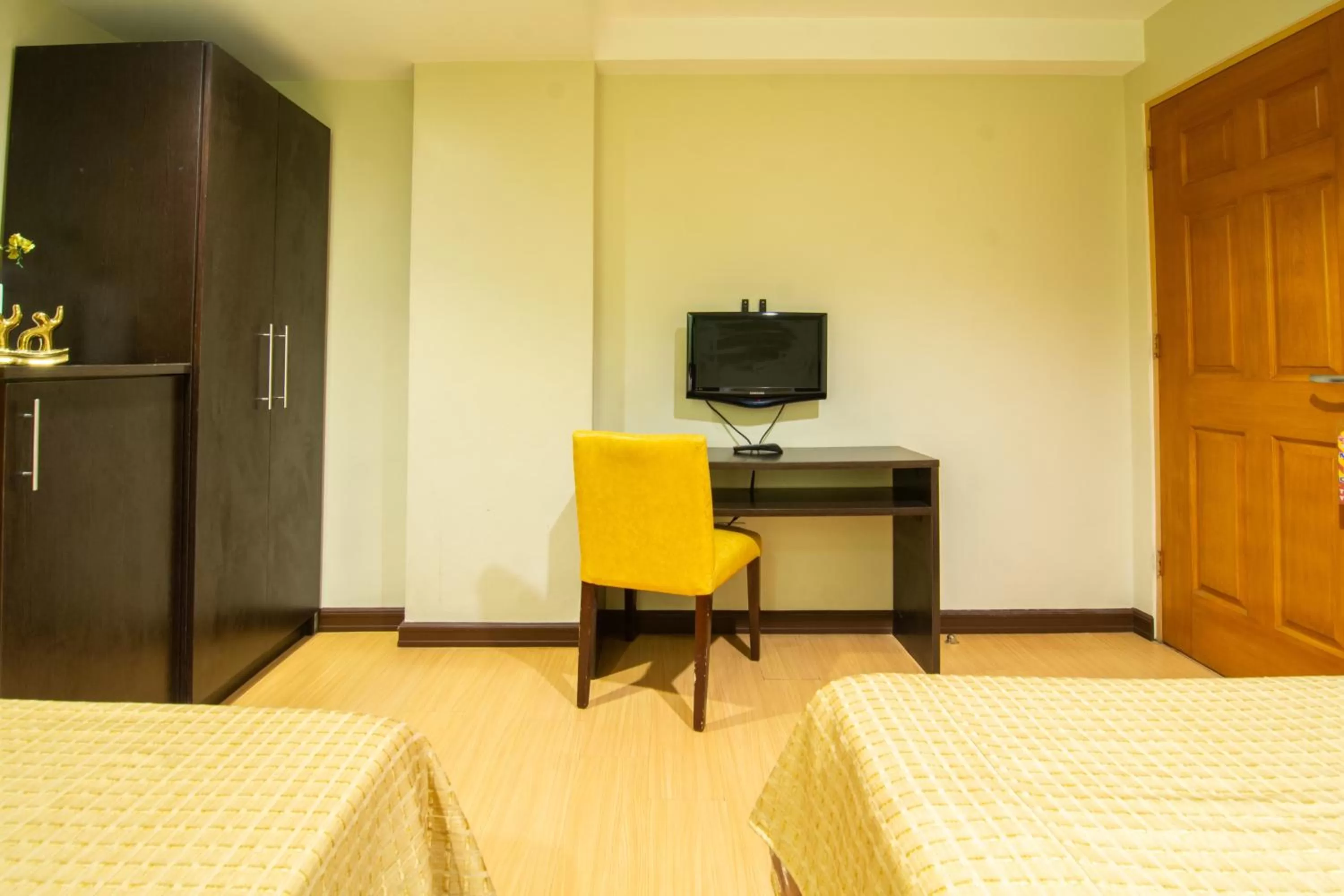 Bed in Festive Hotel Makati