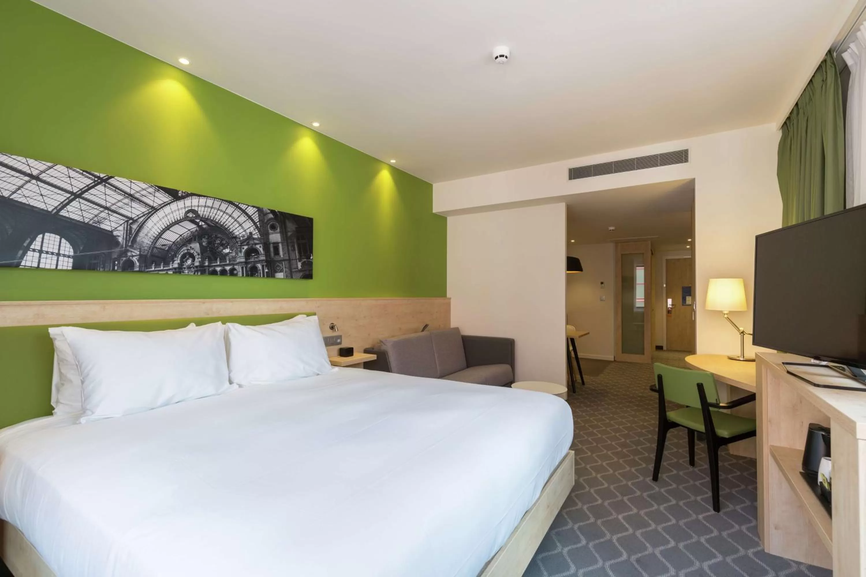Bedroom, Bed in Hampton By Hilton Antwerp Central Station