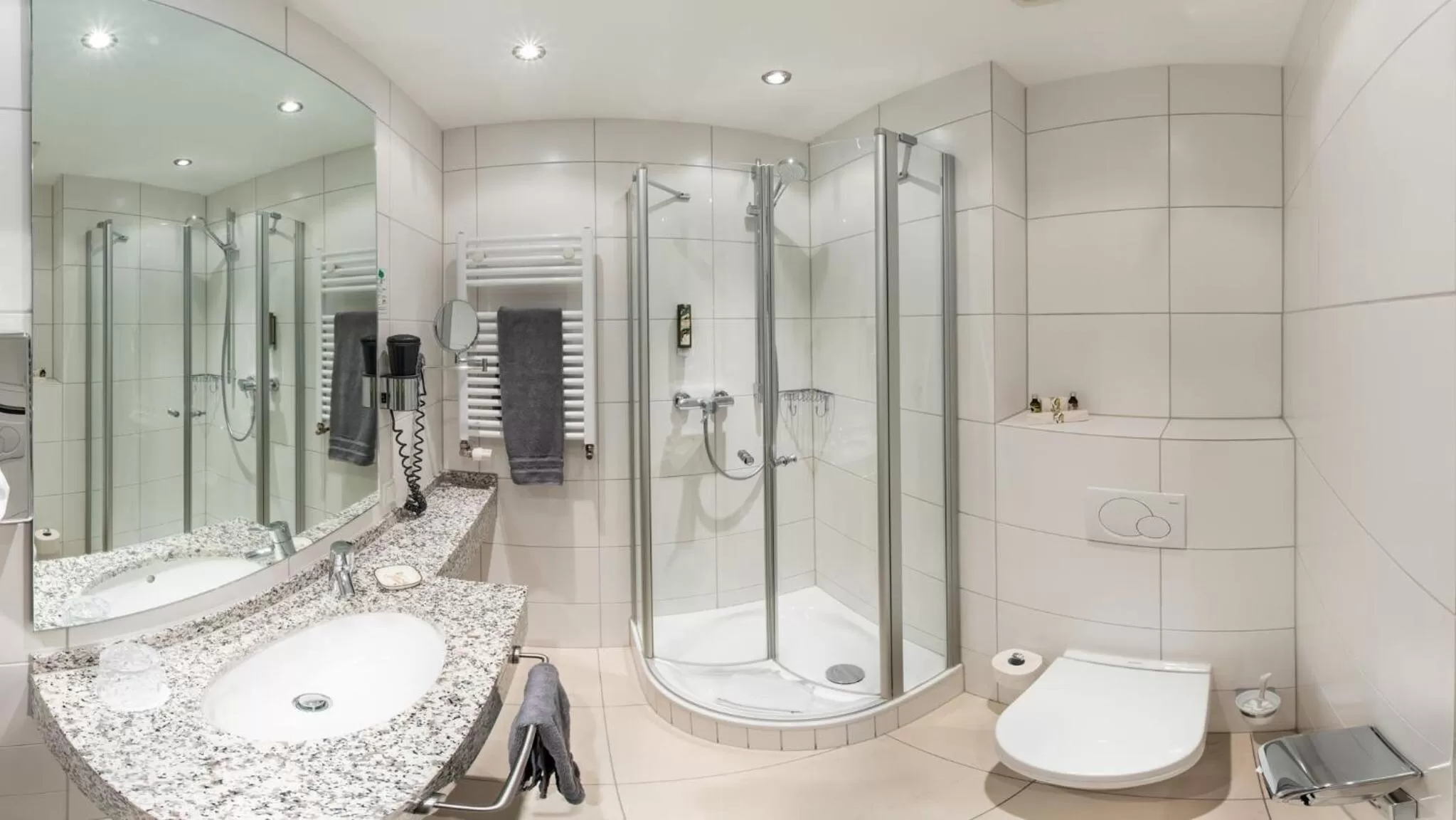 Shower in Insel Hotel Bonn - Superior