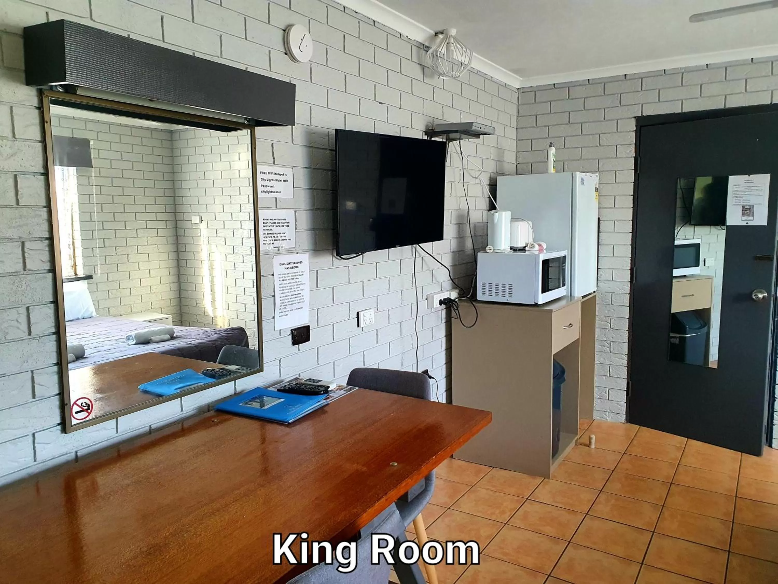 Bedroom in City Lights Motel