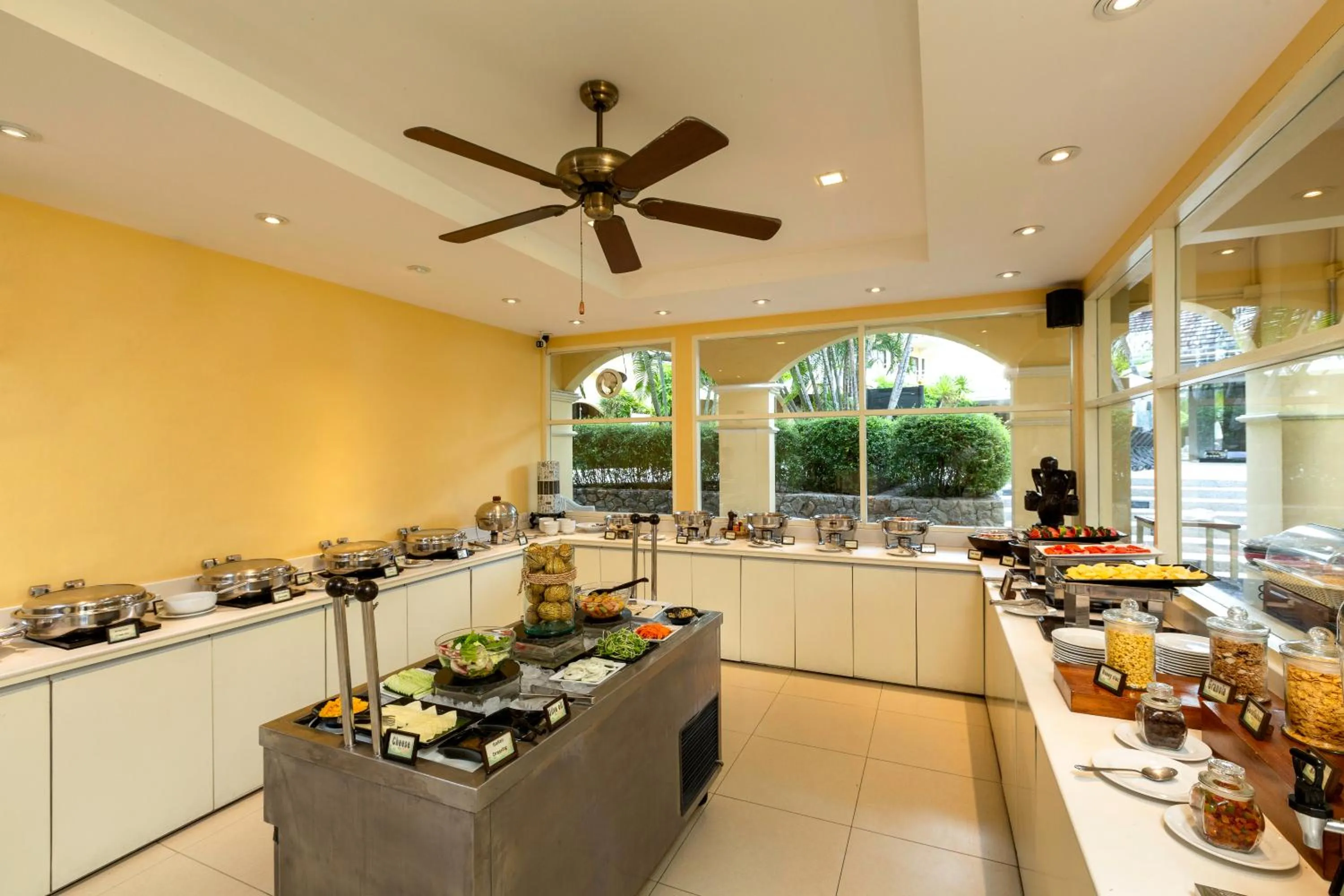 Restaurant/places to eat in The Front Village - SHA Plus