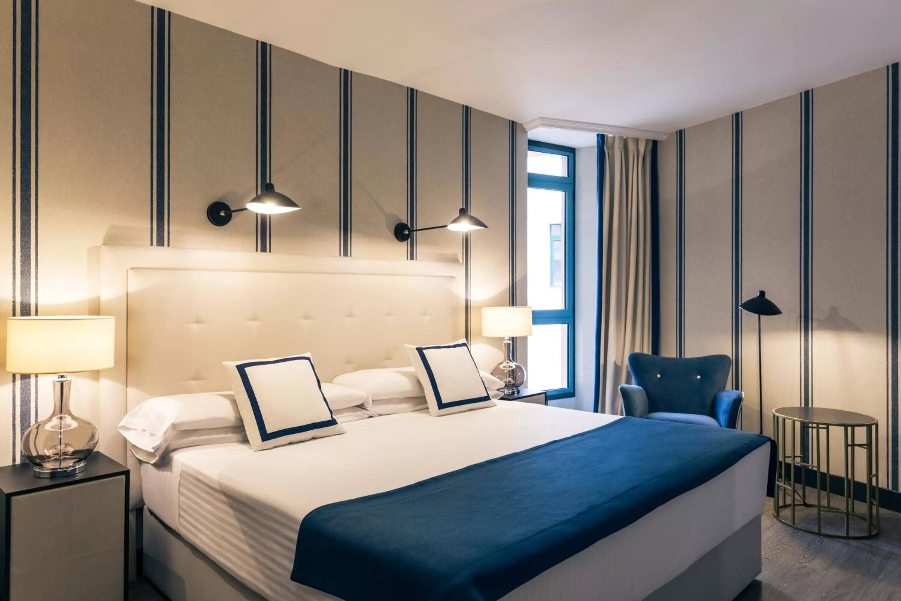 Photo of the whole room, Bed in Hotel Mercure Jardines de Albia