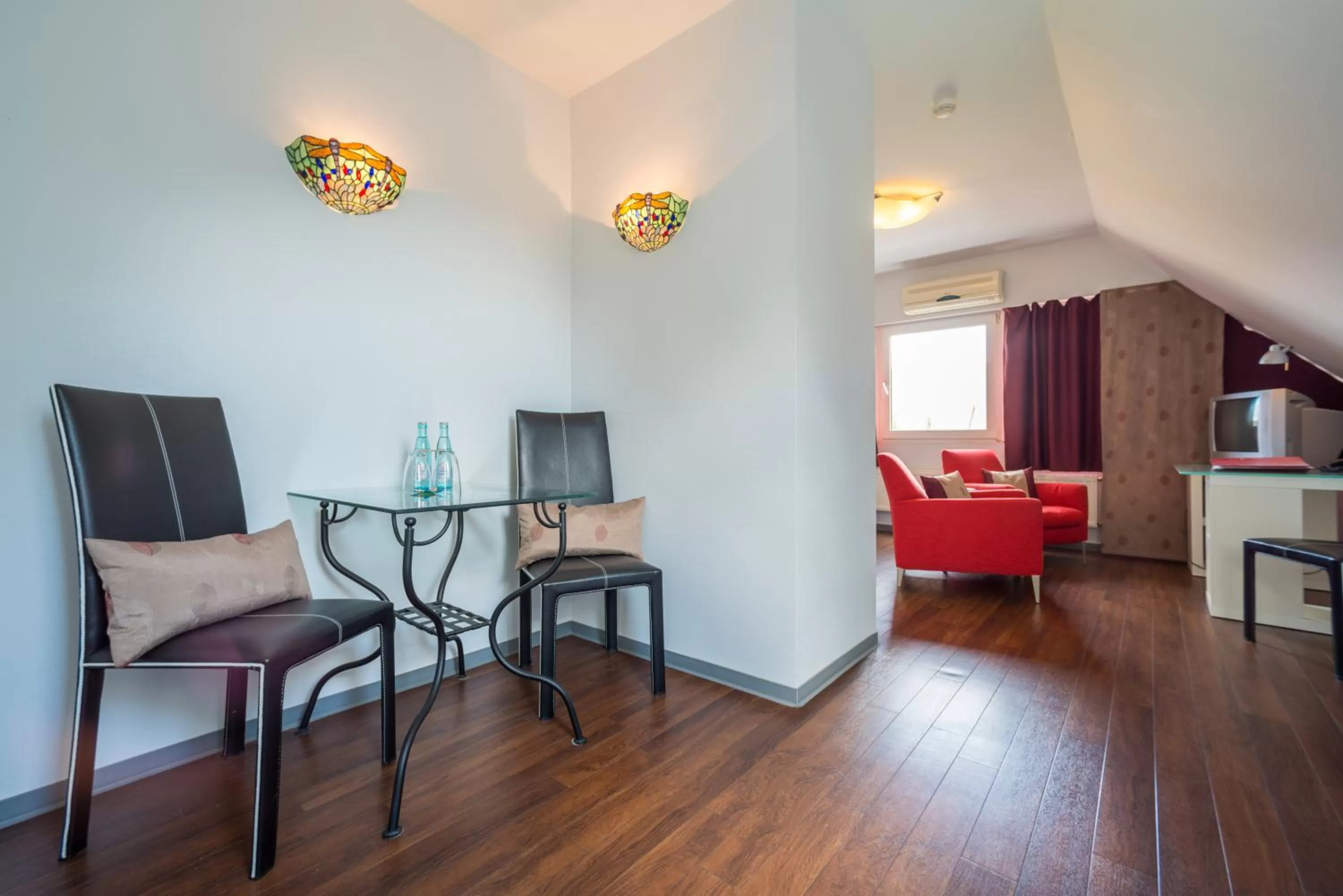 Photo of the whole room, Bed in zuhause bei Hoffmann