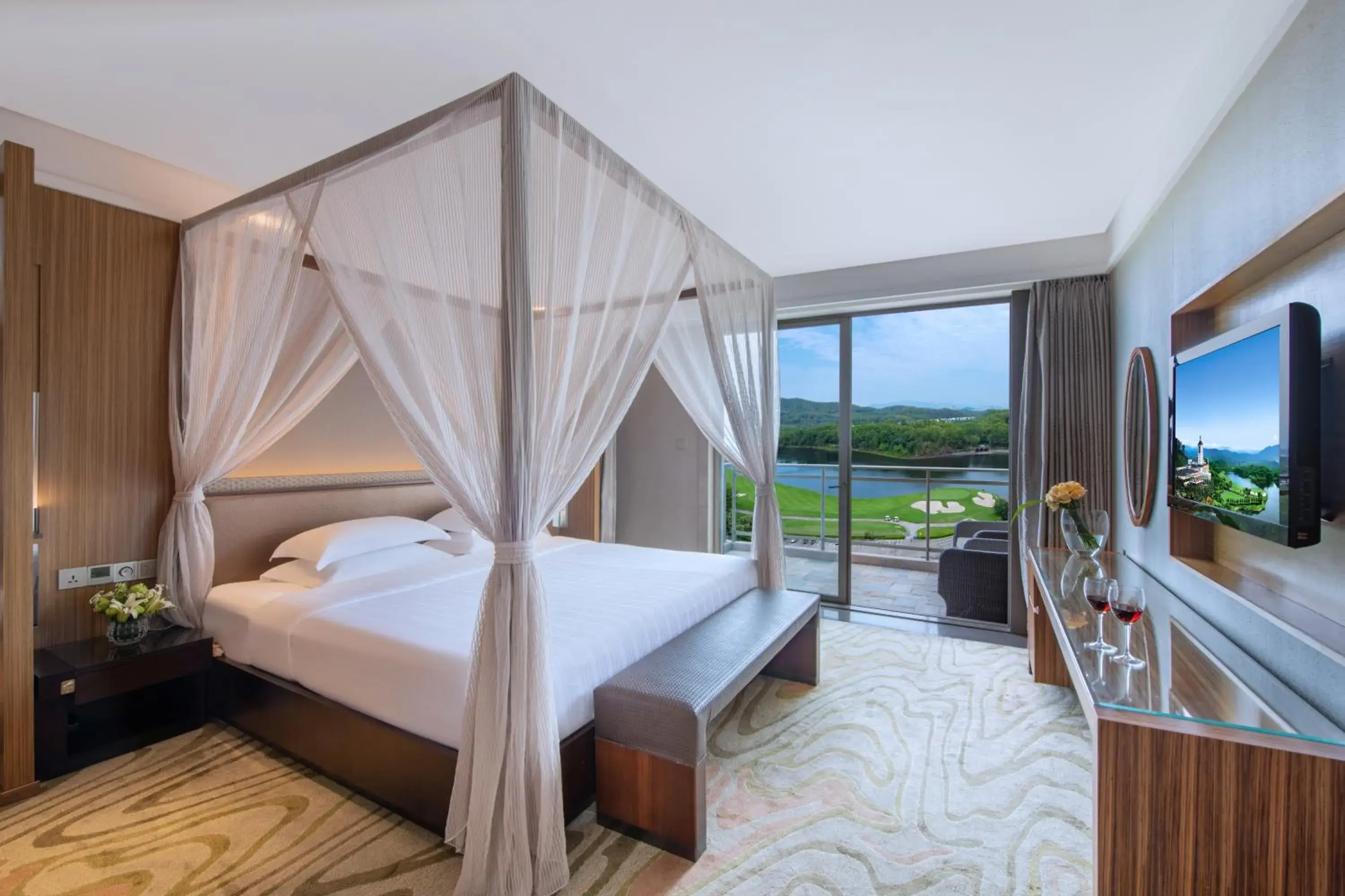 Grande Deluxe Suite (All Lake View) in Mission Hills Hotel Resorts Dongguan Grande Deluxe Suite (All Lake View) in Mission Hills Hotel Resorts Dongguan