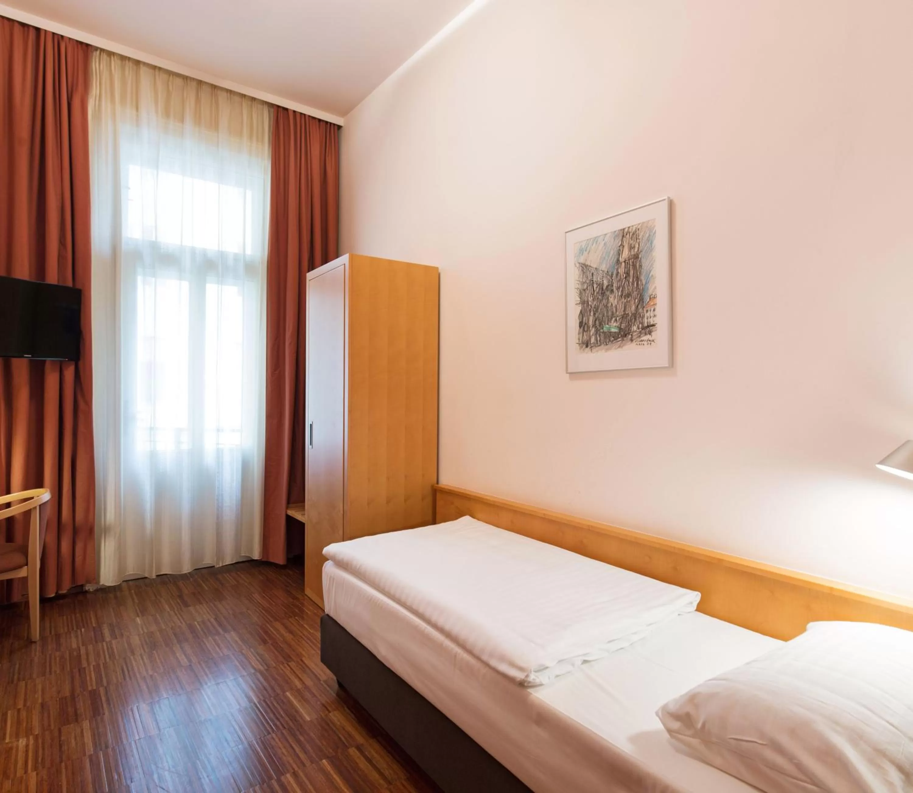 Bedroom, Bed in Hotel Post Wien