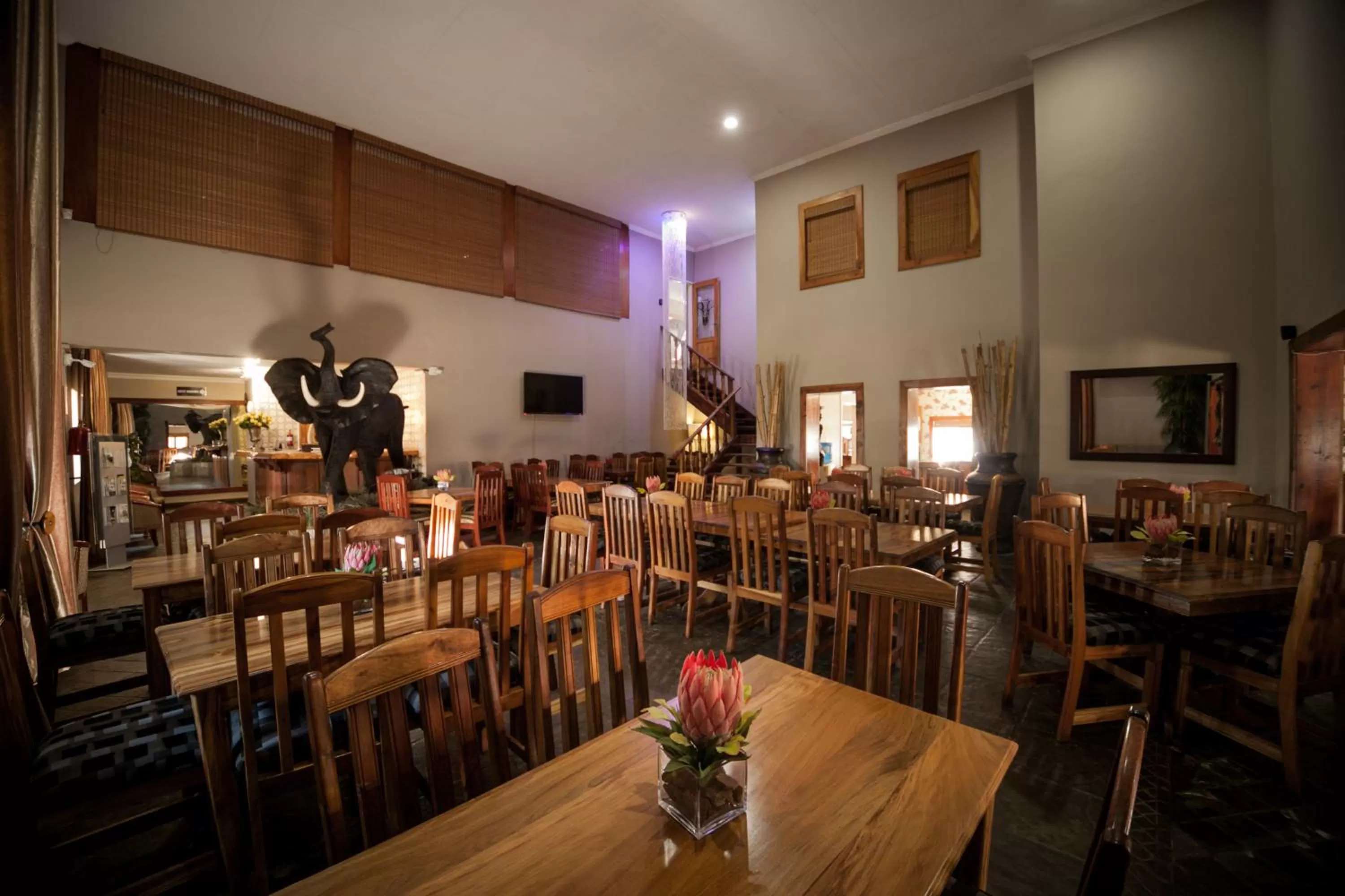Restaurant/places to eat in Ivory Tusk Lodge