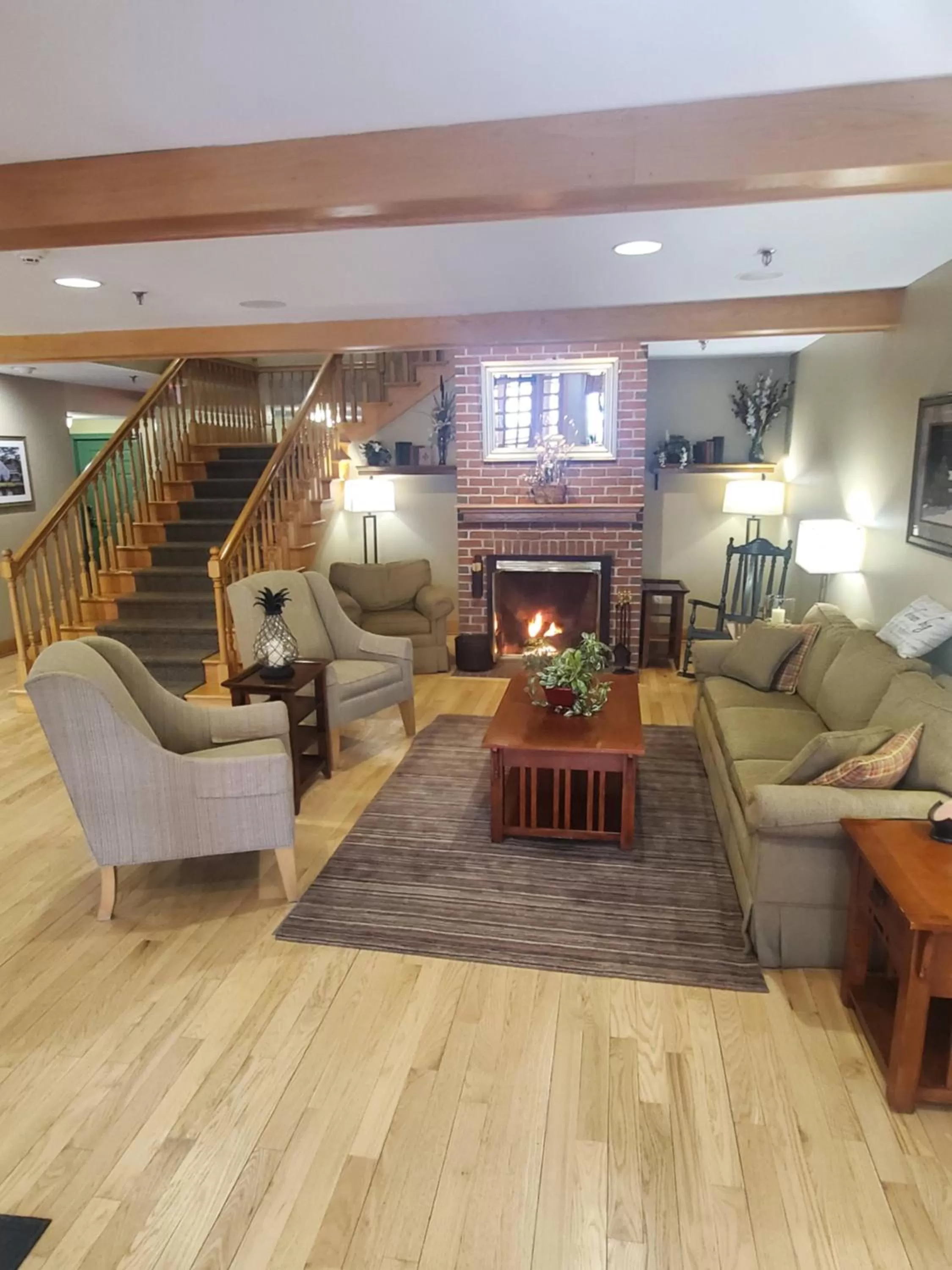 Seating area in Country Inn at the Mall