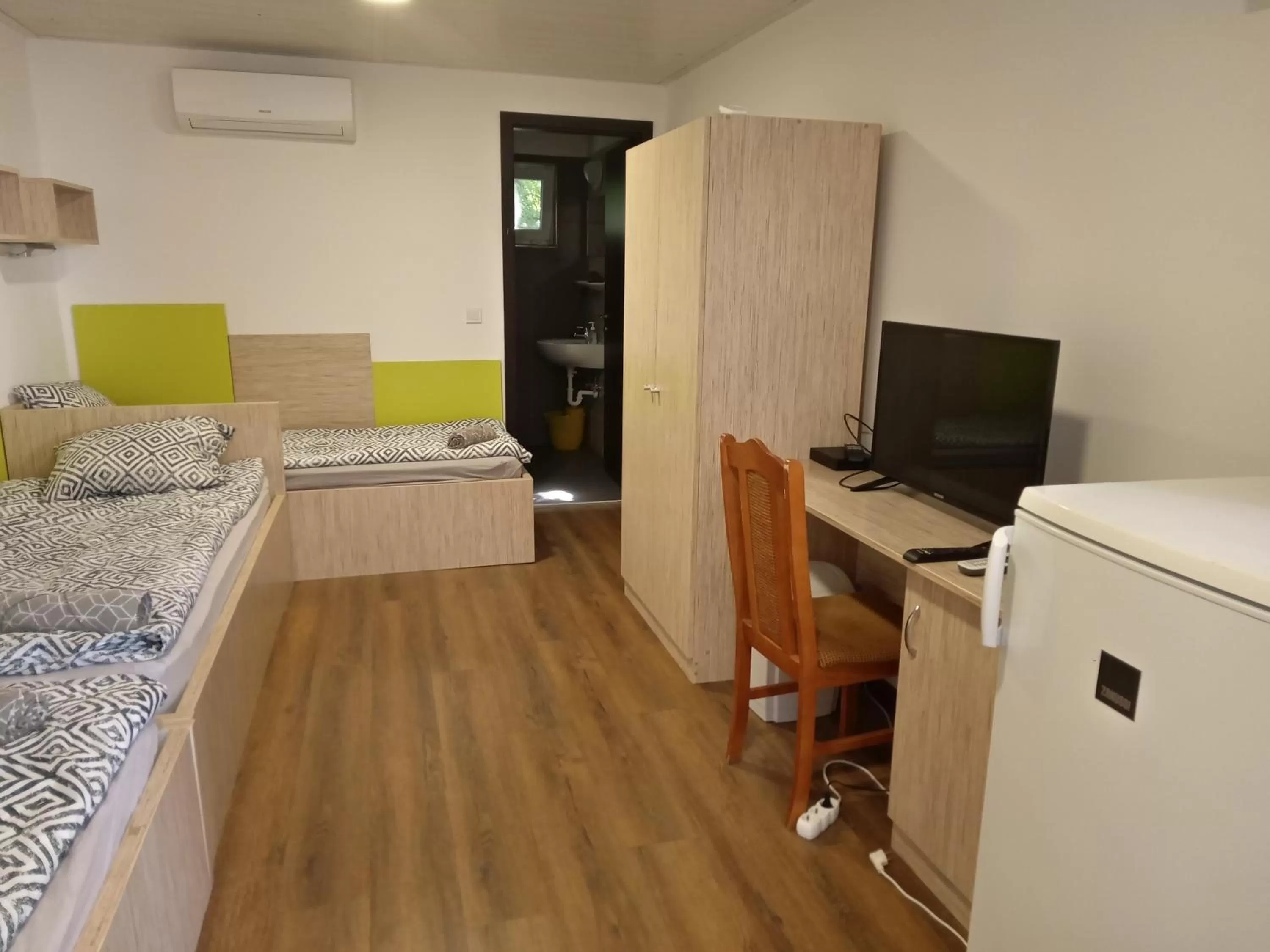 TV/Entertainment Center in Tiszaliget Apartman és Szálló