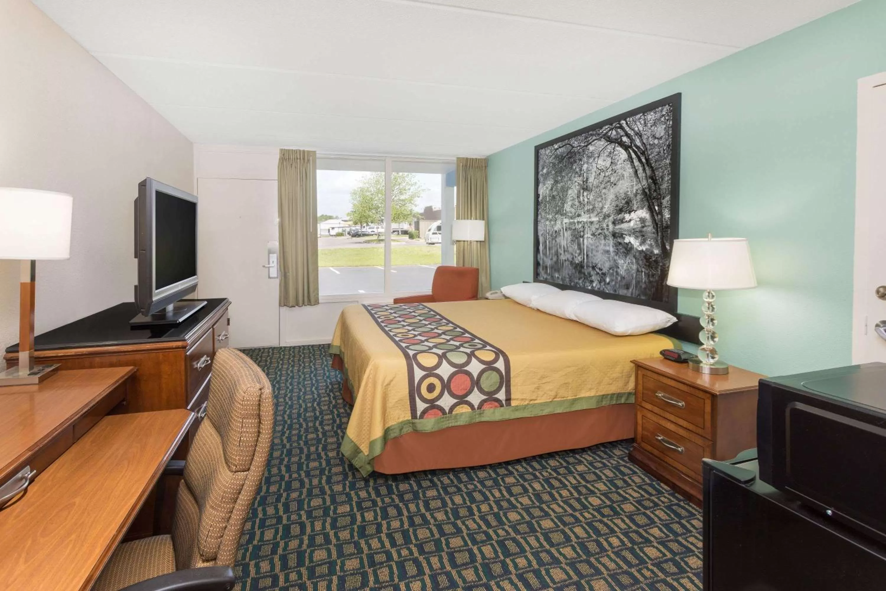 Photo of the whole room, Bed in Super 8 By Wyndham Kingsland I-95 Naval Base Area