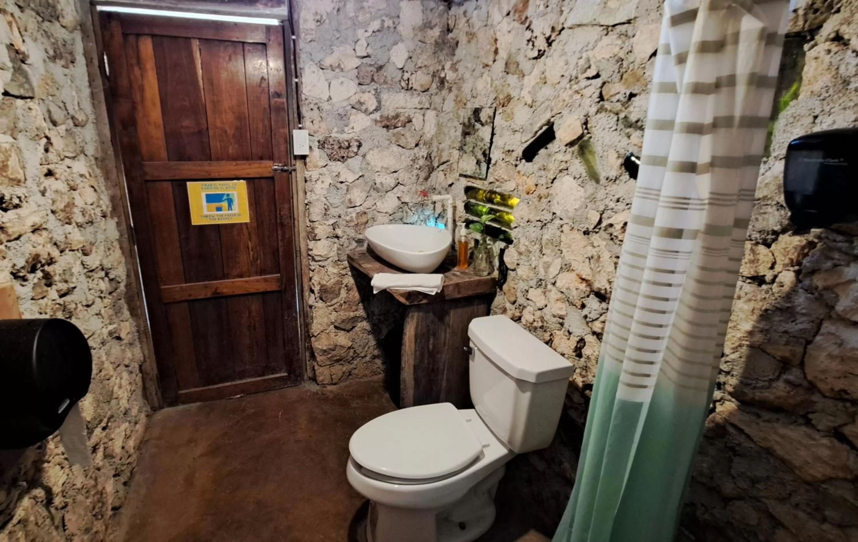 Bathroom in Cayuco Maya