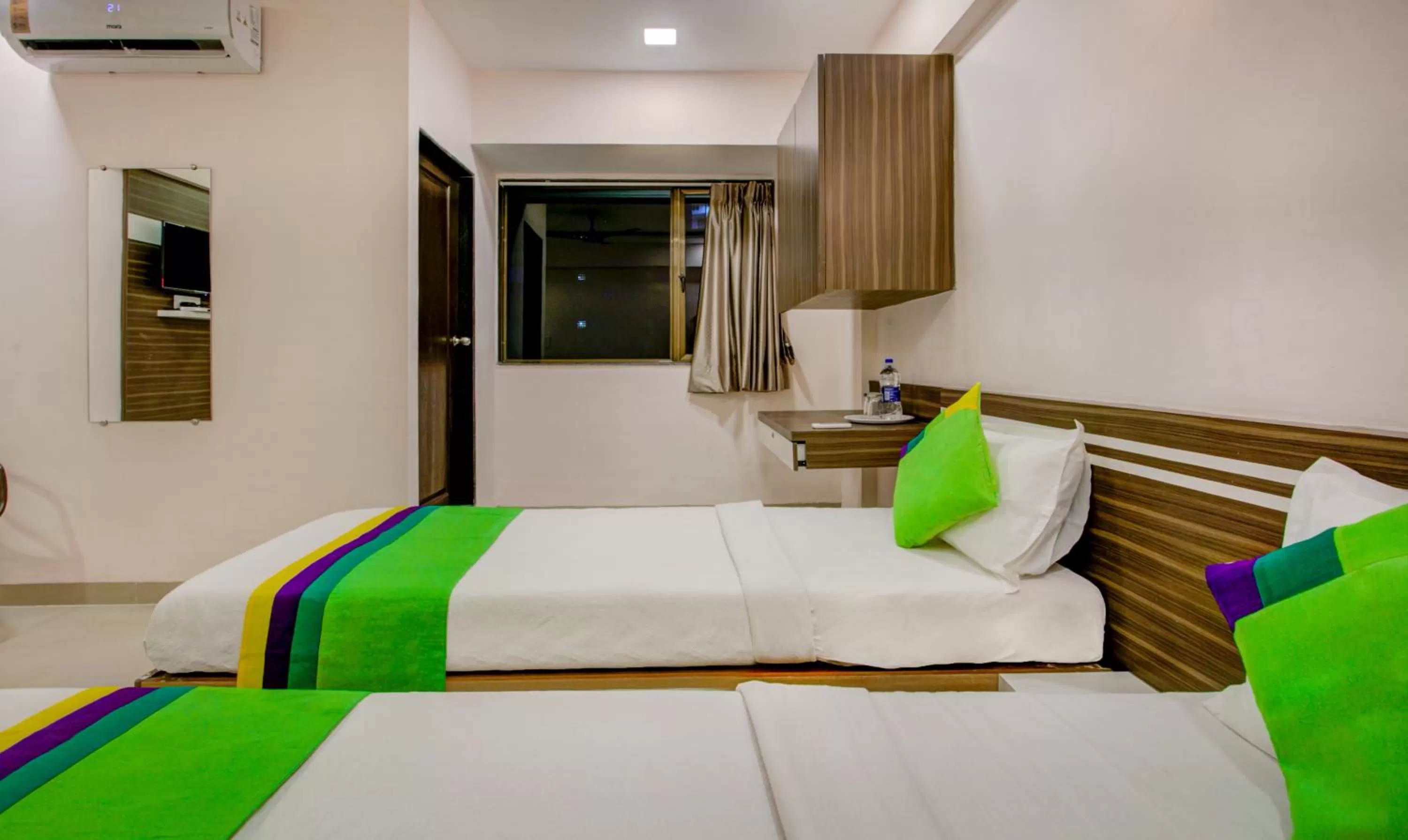 Bed in Treebo Kings Inn Vashi