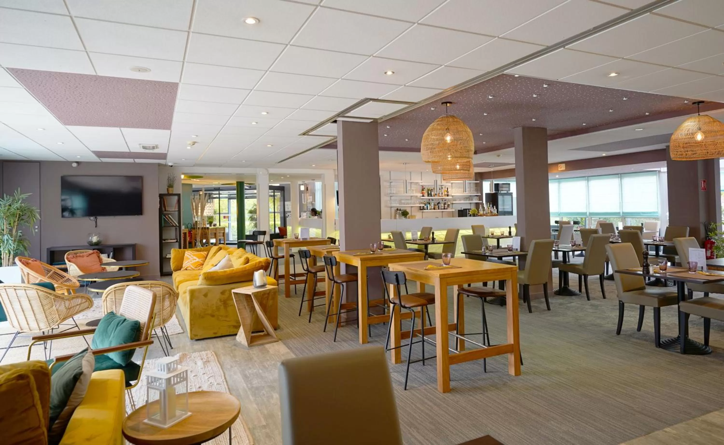 Restaurant/places to eat in Hôtel Best Western The Wish Versailles