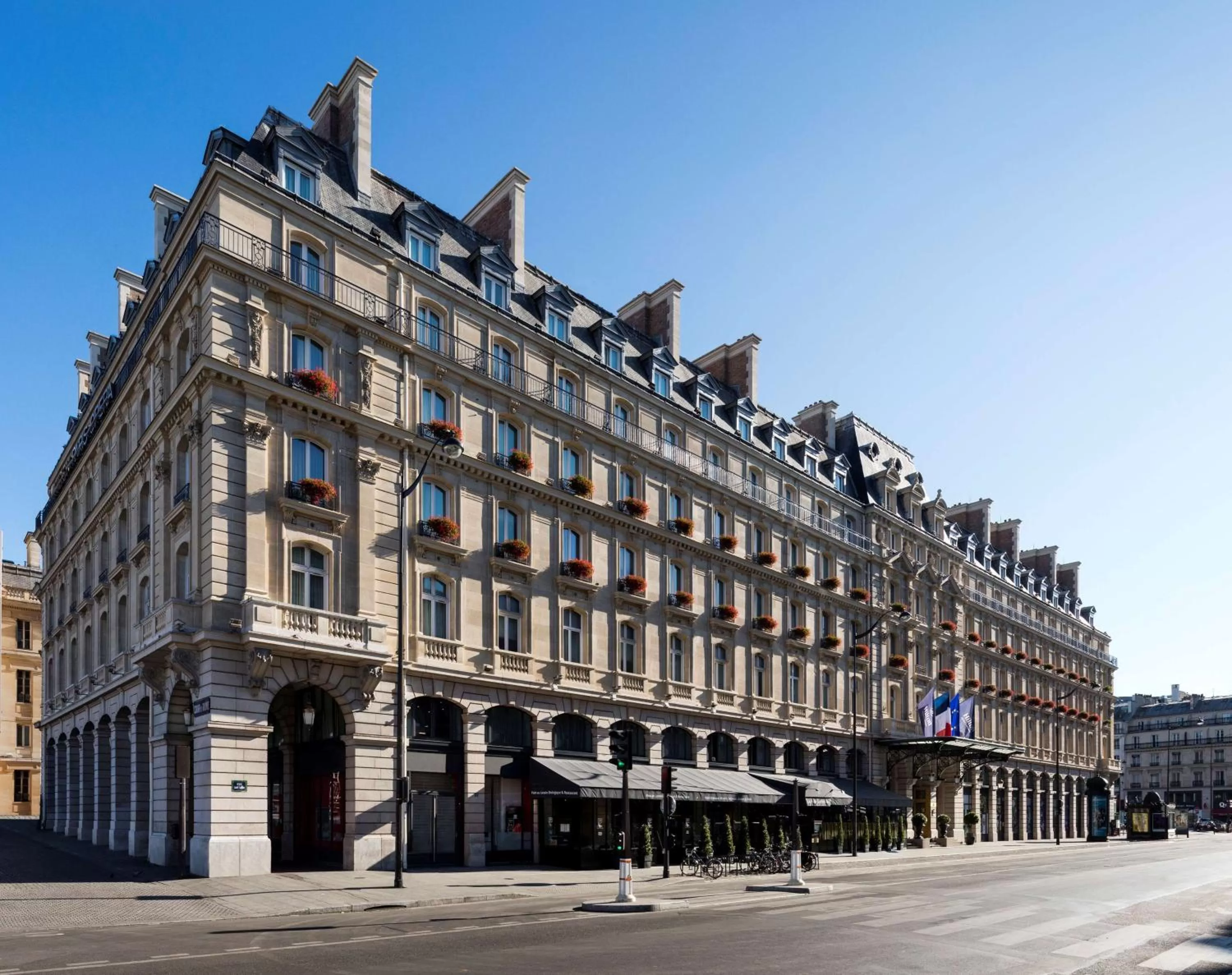 Property building in Hilton Paris Opera