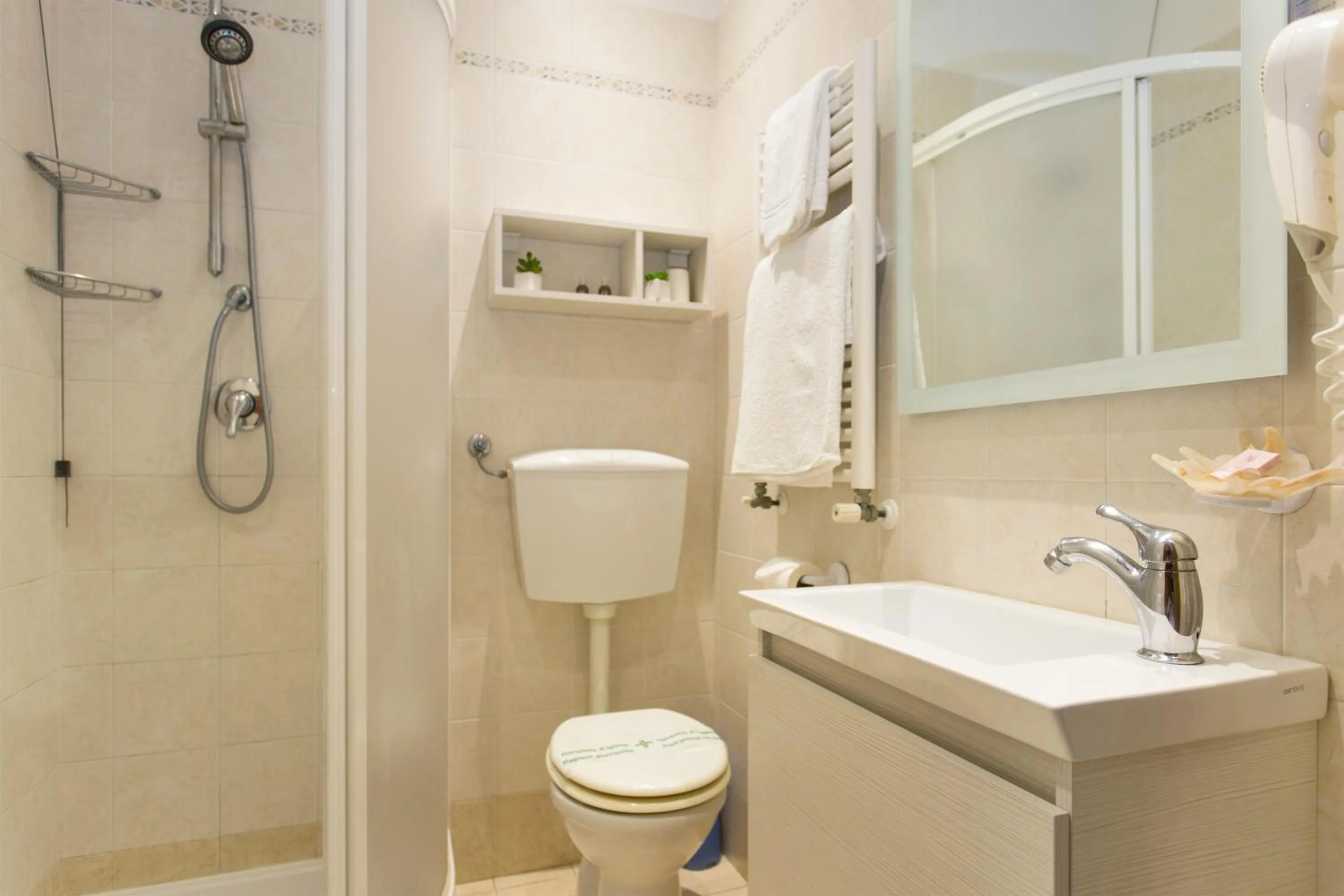 Bathroom in Hotel Pardini