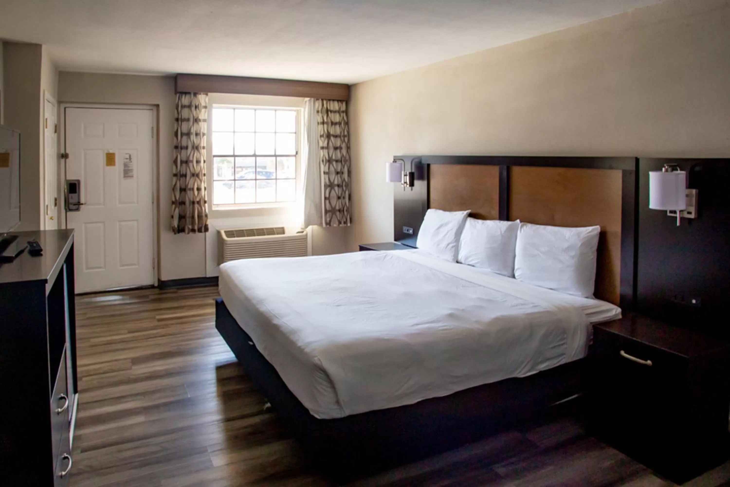 Bedroom, Bed in Baymont by Wyndham Austin University Area