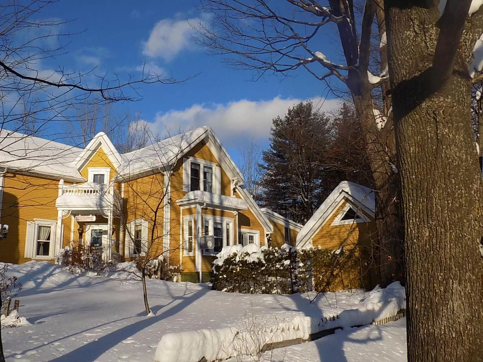 Facade/entrance, Winter in À L'Ancestrale B&B