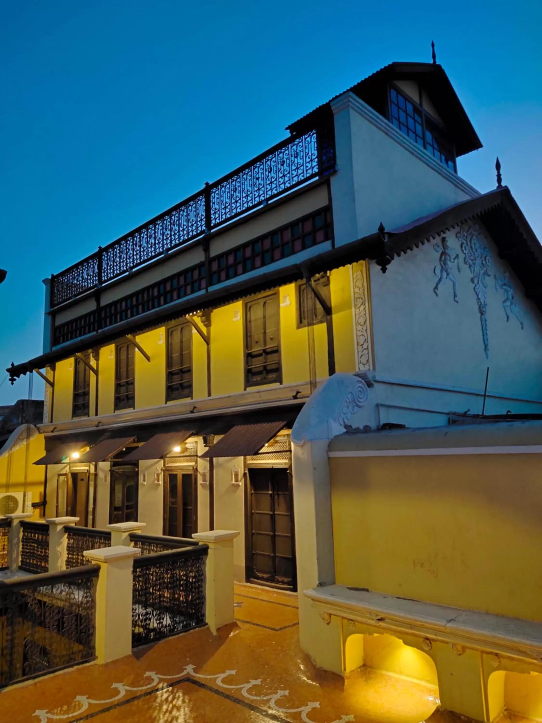 Property building in Deewanji Ni Haveli