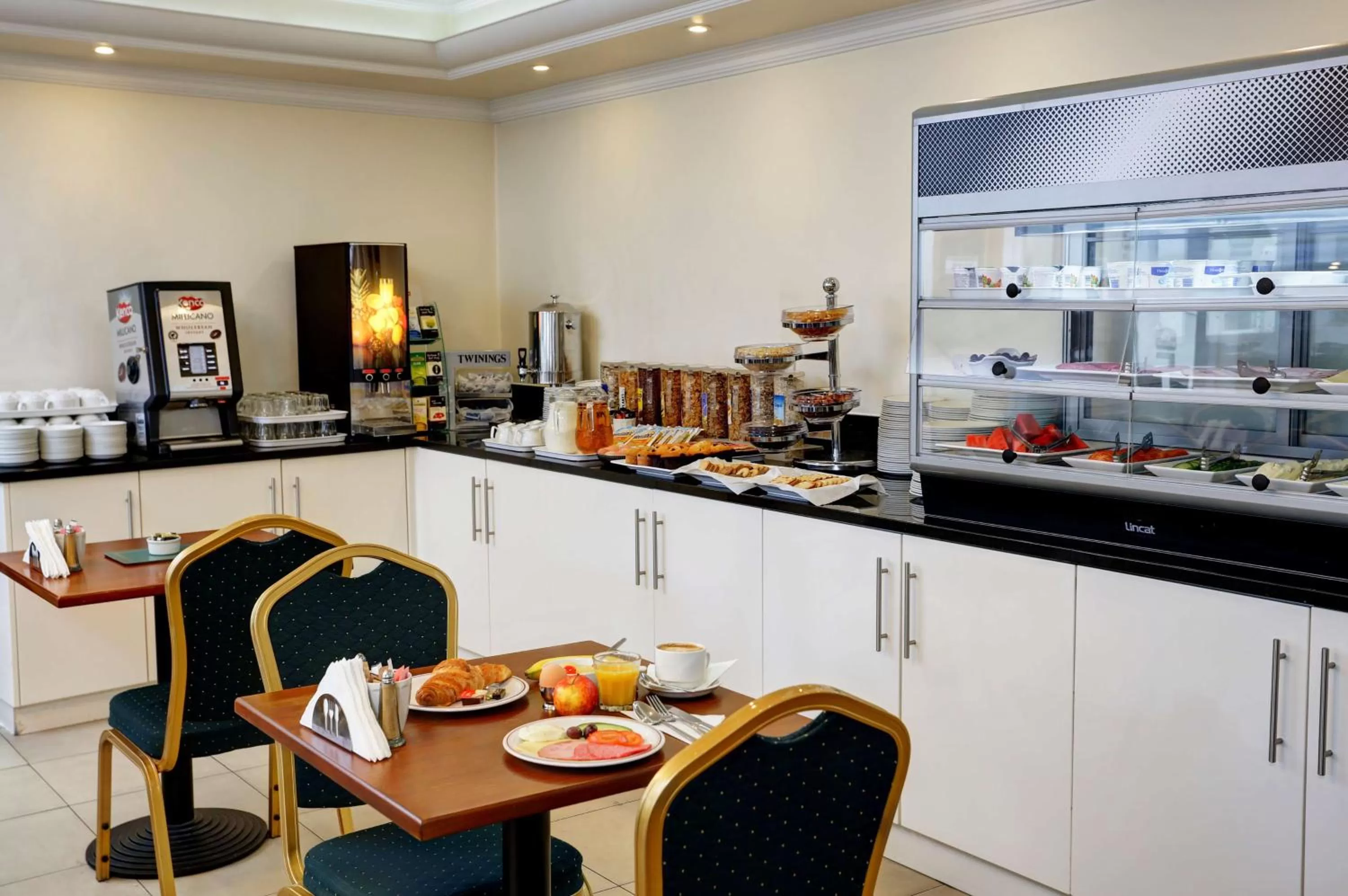 Restaurant/places to eat in Best Western London Highbury