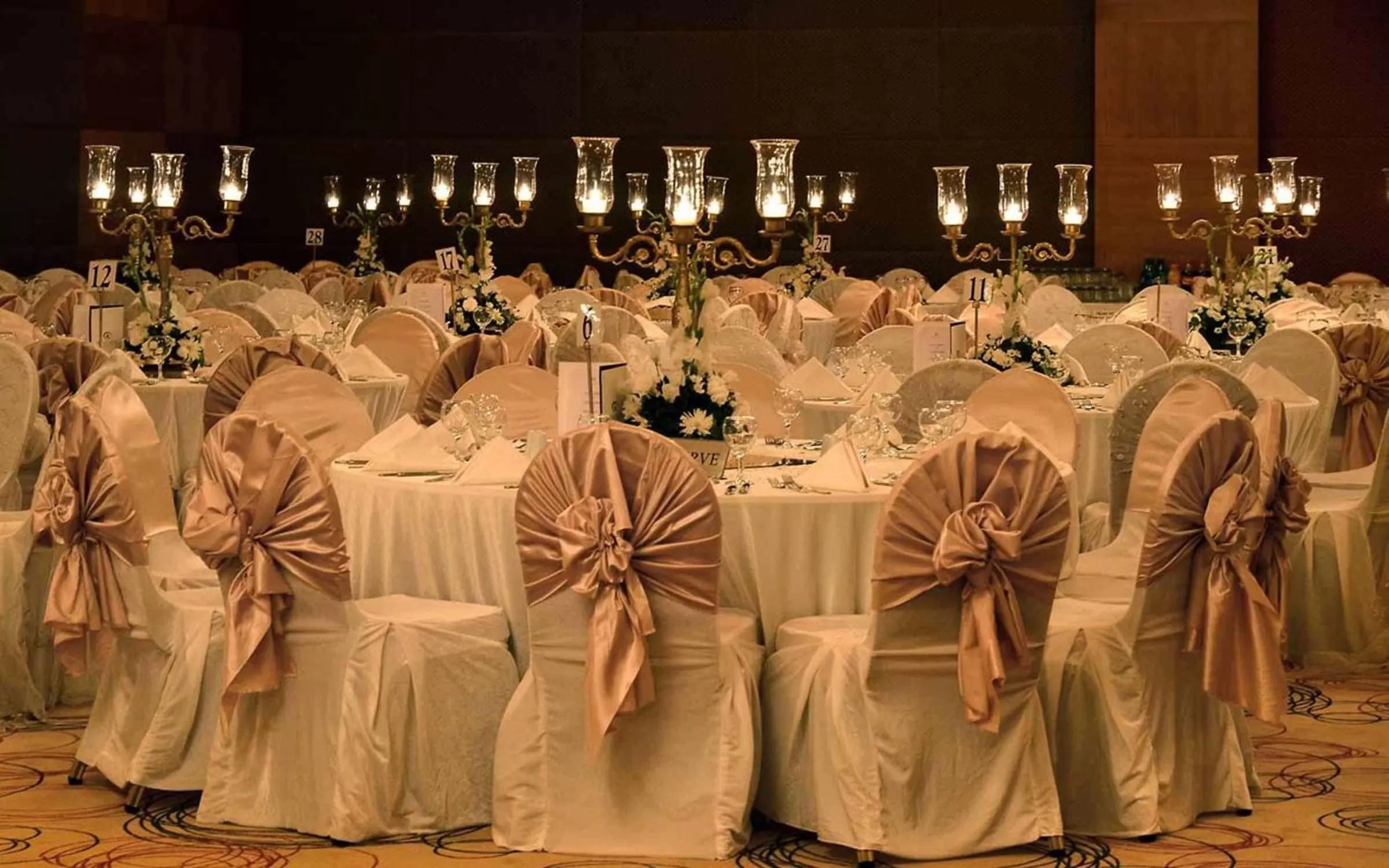 Dining area in Doubletree by Hilton Van