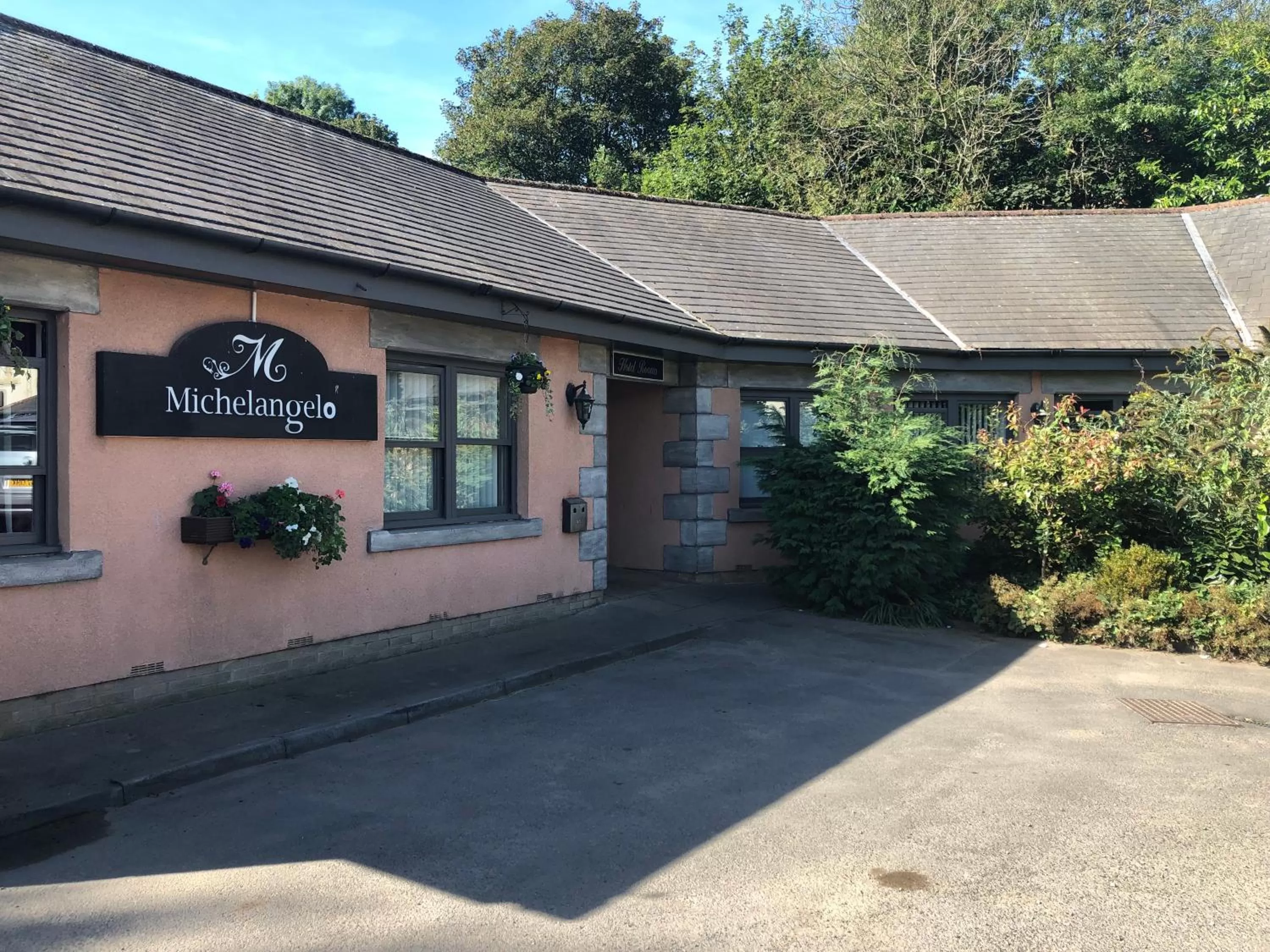 Property building in Michelangelos - Rooms, Restaurant & Bar