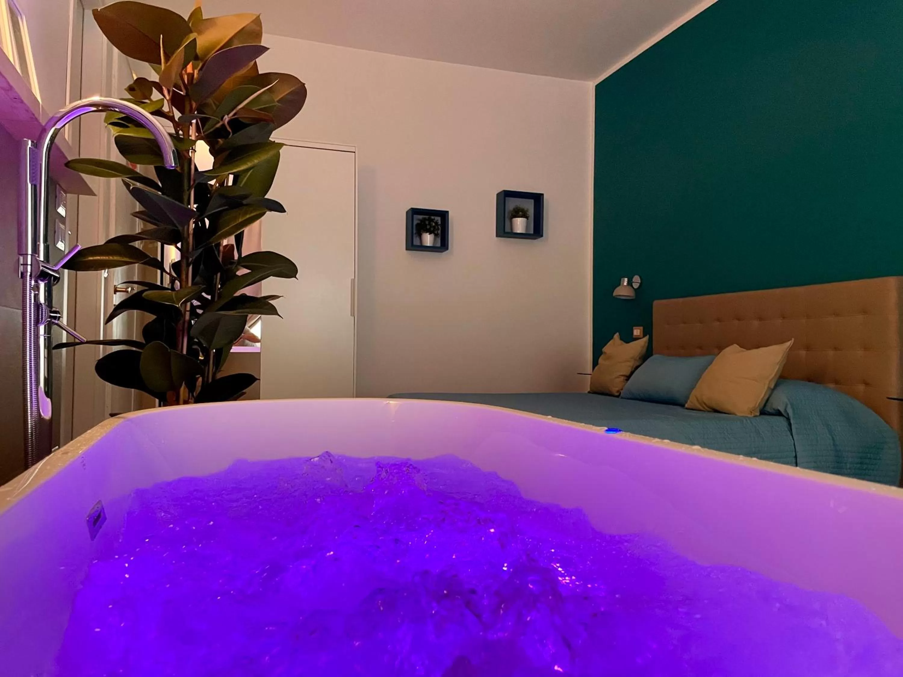 Bed in Le Coq Suites