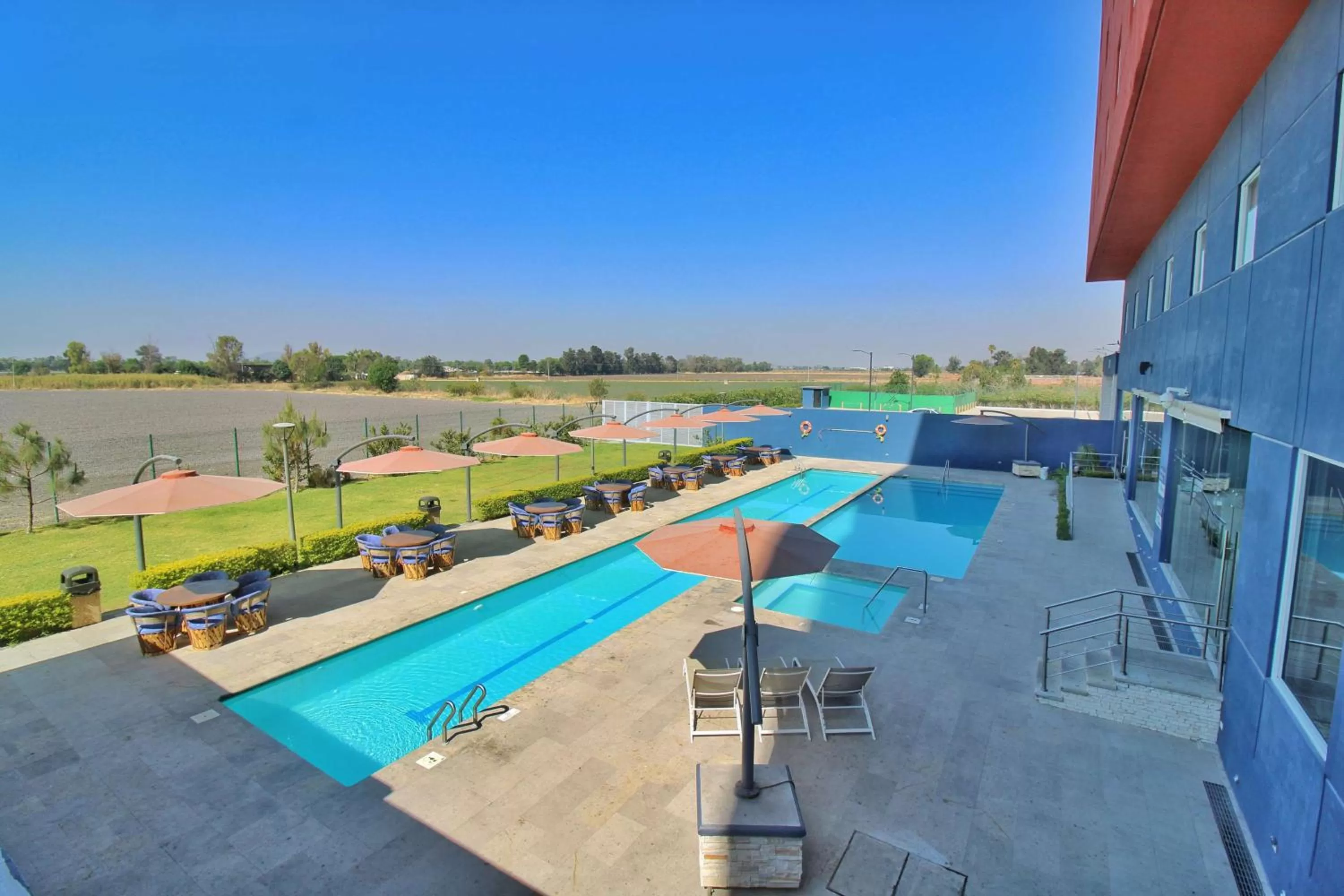 Pool view in Hampton Inn & Suites by Hilton Salamanca Bajio