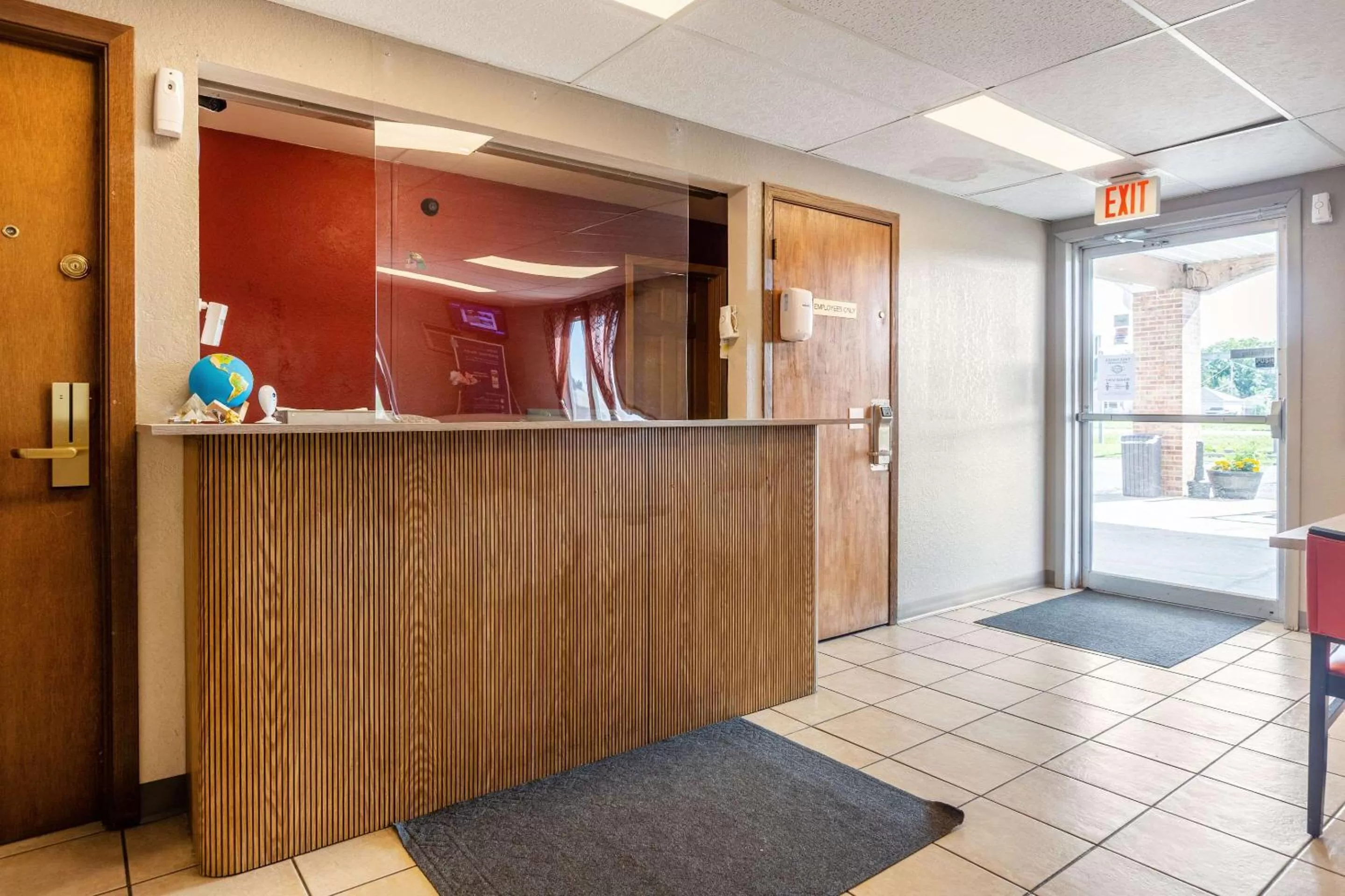 Lobby or reception in Econo Lodge Inn & Suites Escanaba North