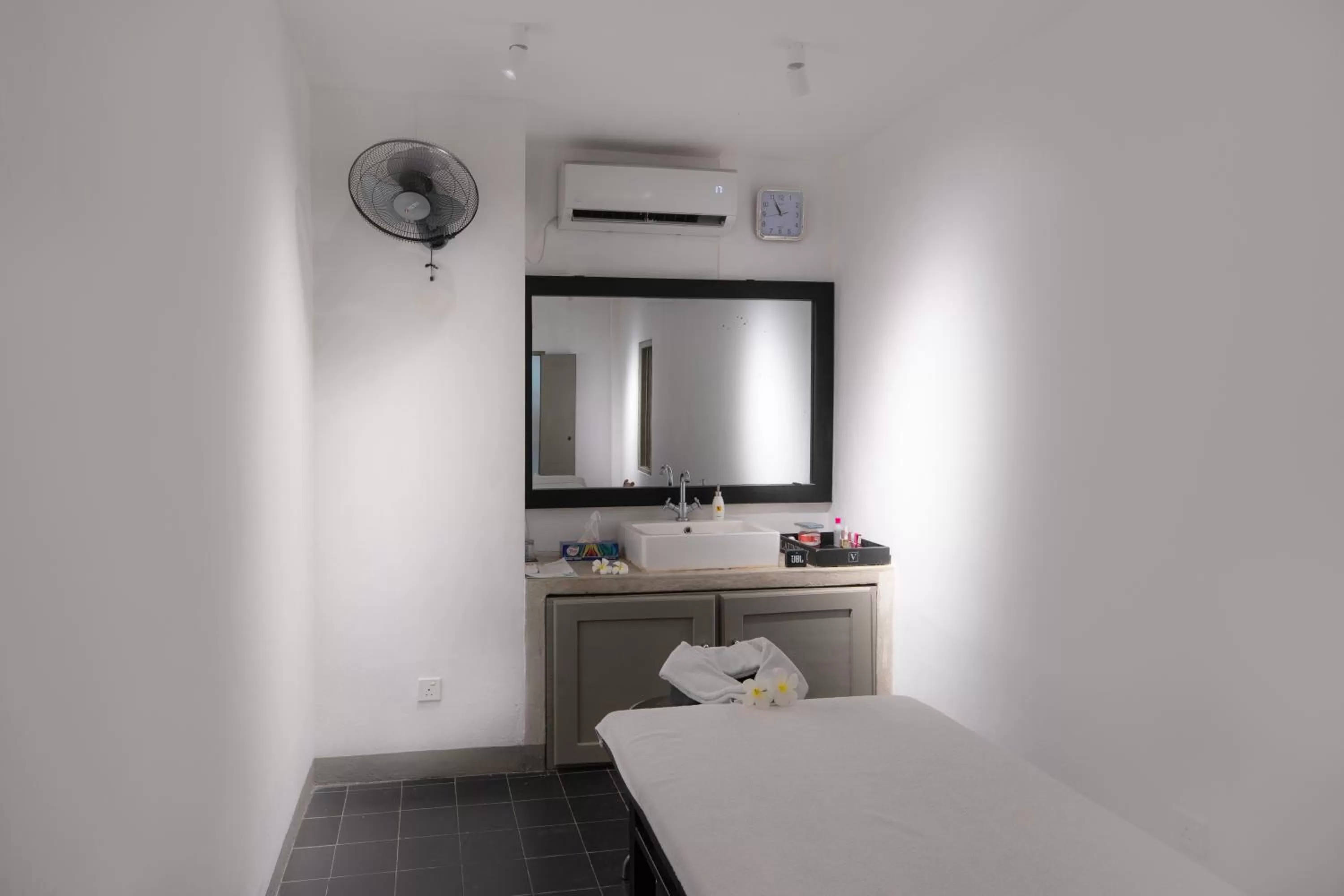 Spa and wellness centre/facilities, Bed in The Villa Bentota by KK Collection