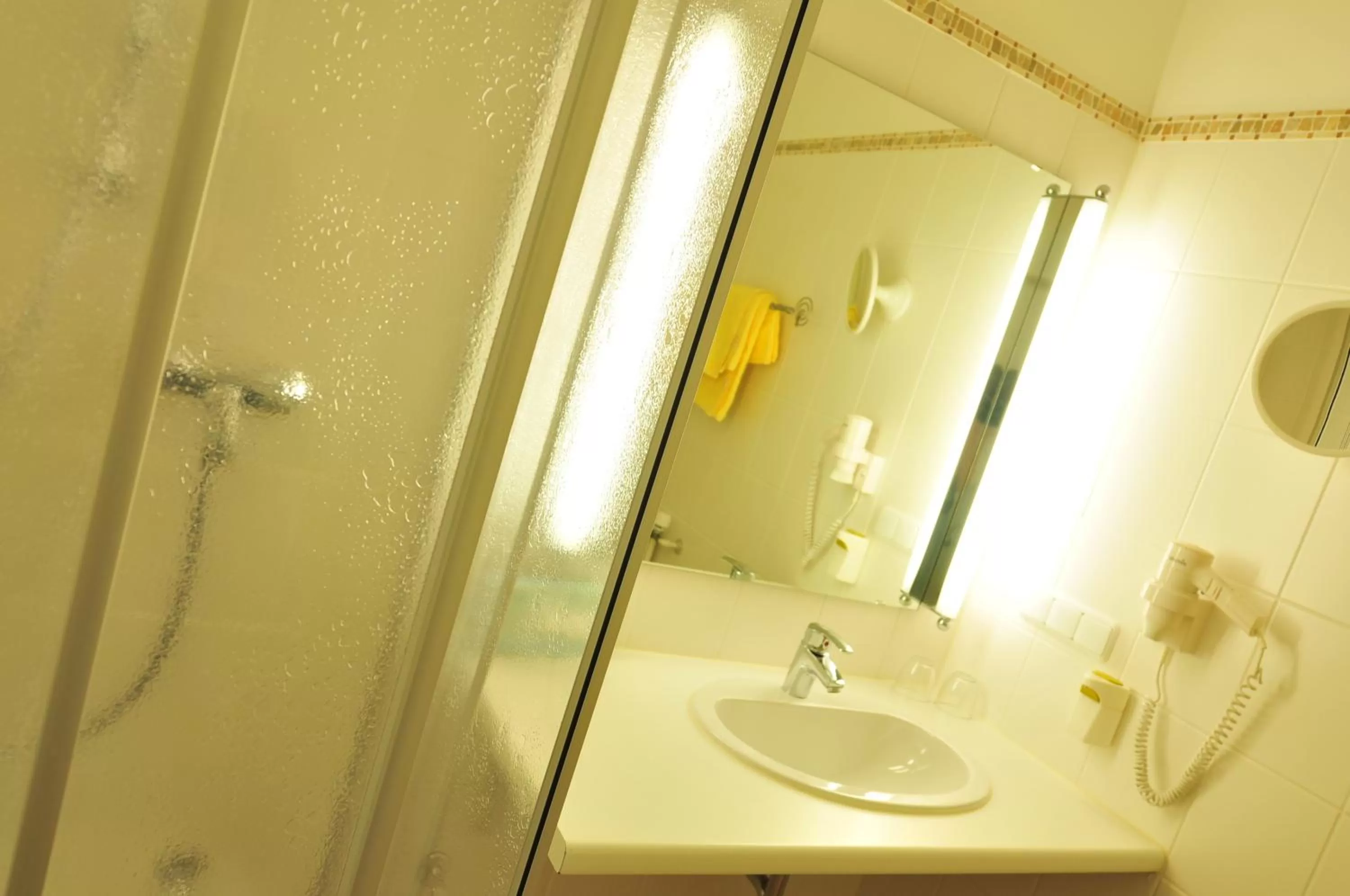 Bathroom in Hotel Goldflair am Rathaus