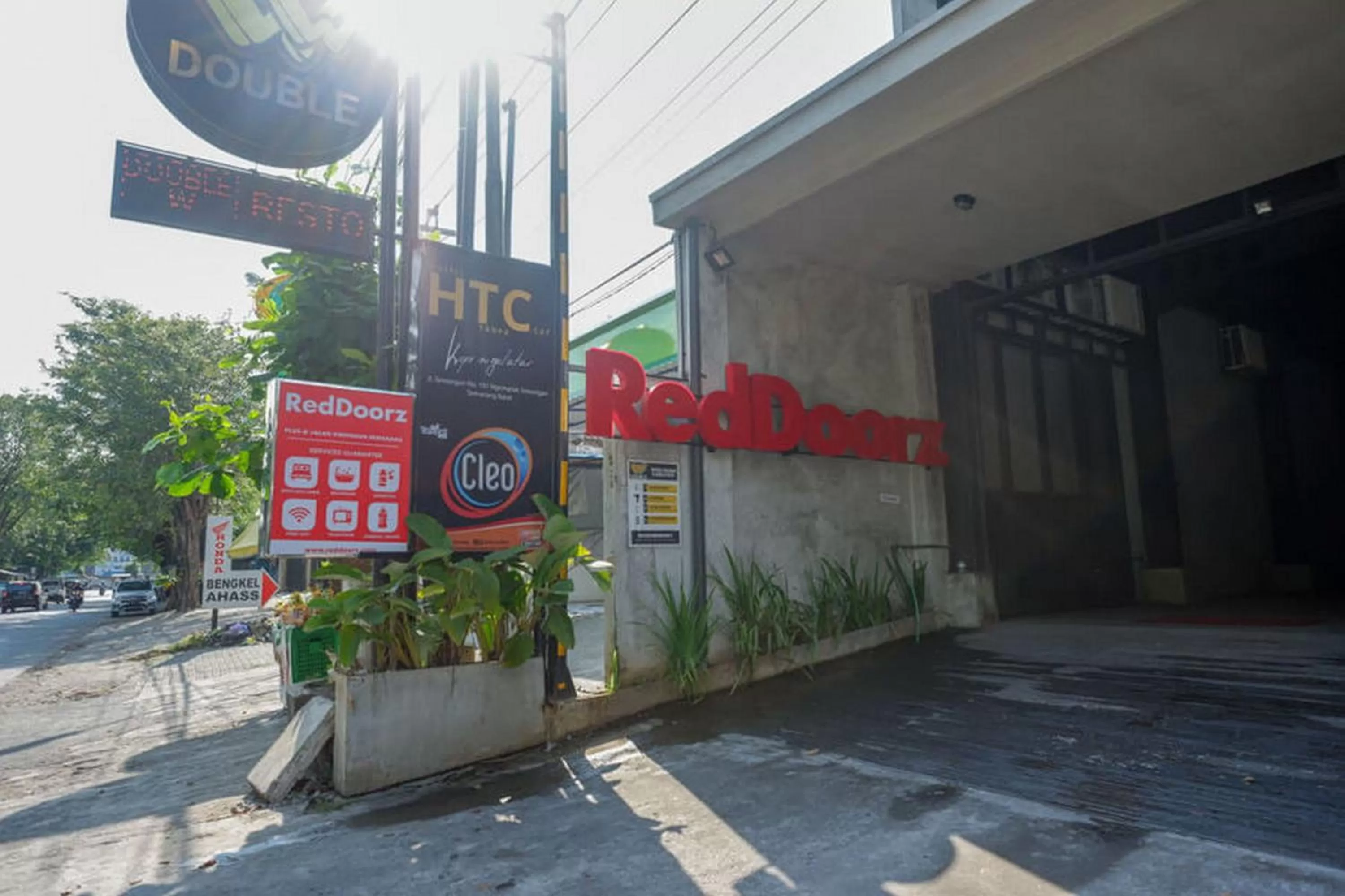 RedDoorz Plus near Kawasan Sam Poo Kong Semarang