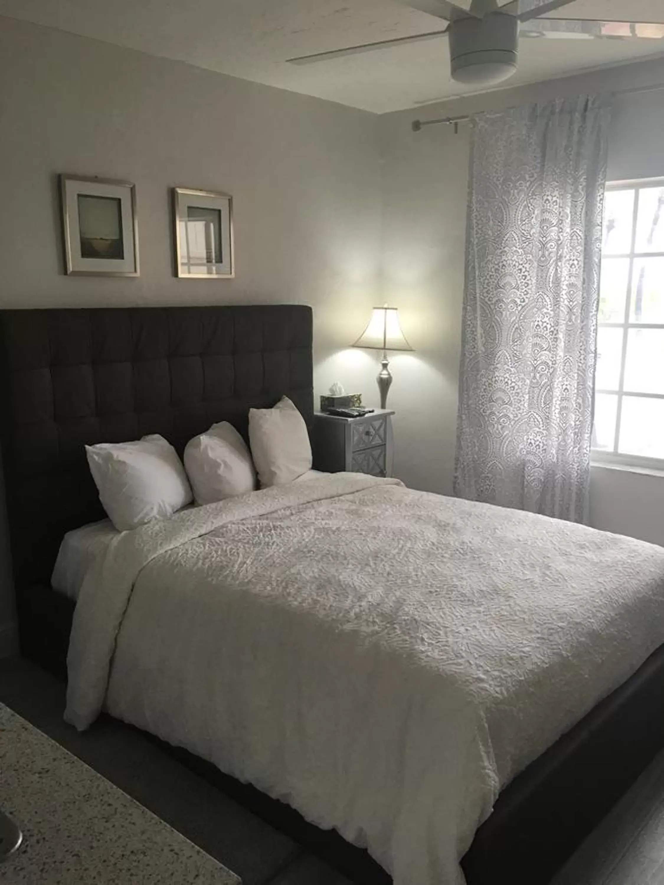 Queen Room in Courtyard Villa Hotel Queen Room in Courtyard Villa Hotel