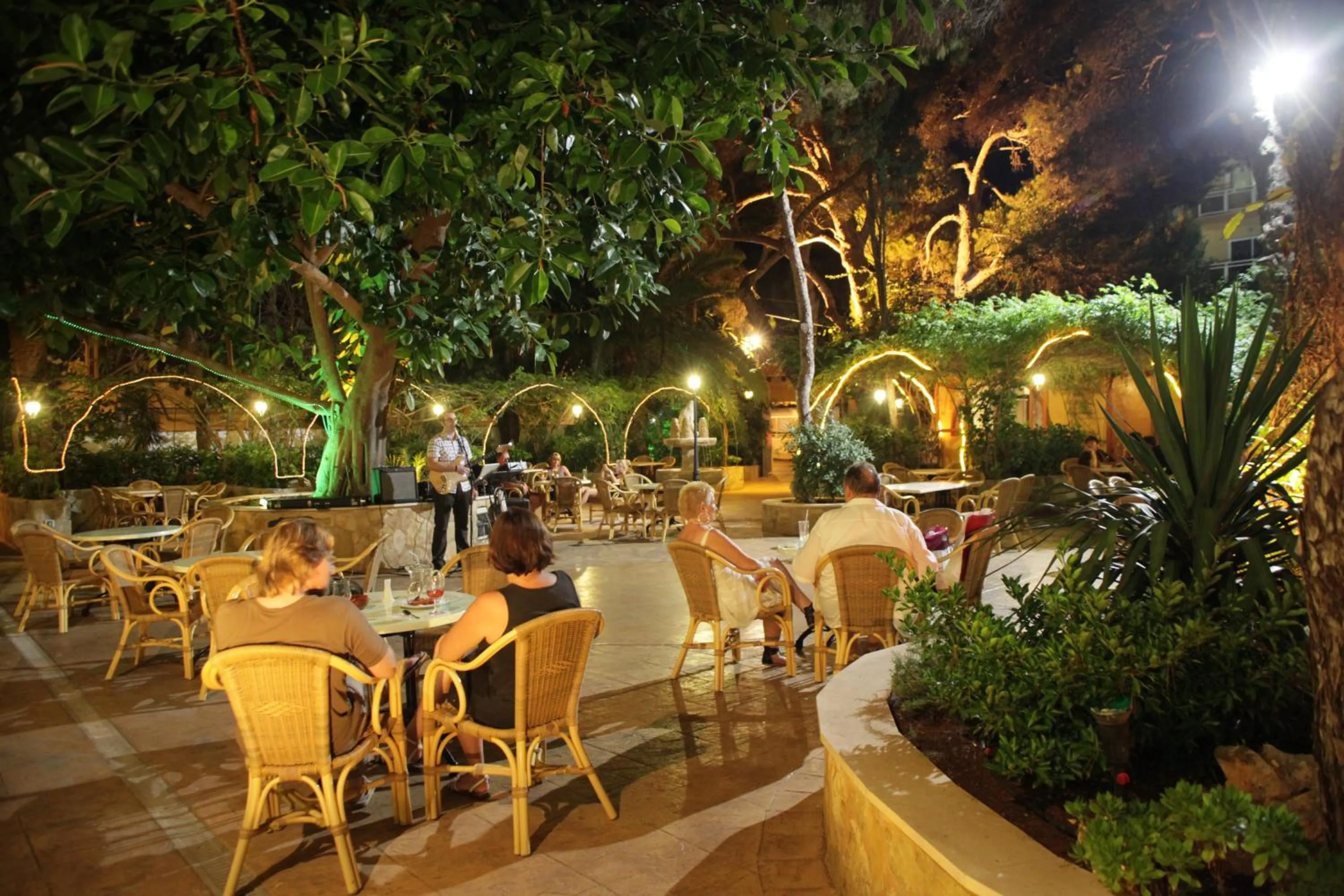 Restaurant/places to eat in Hotel Baviera
