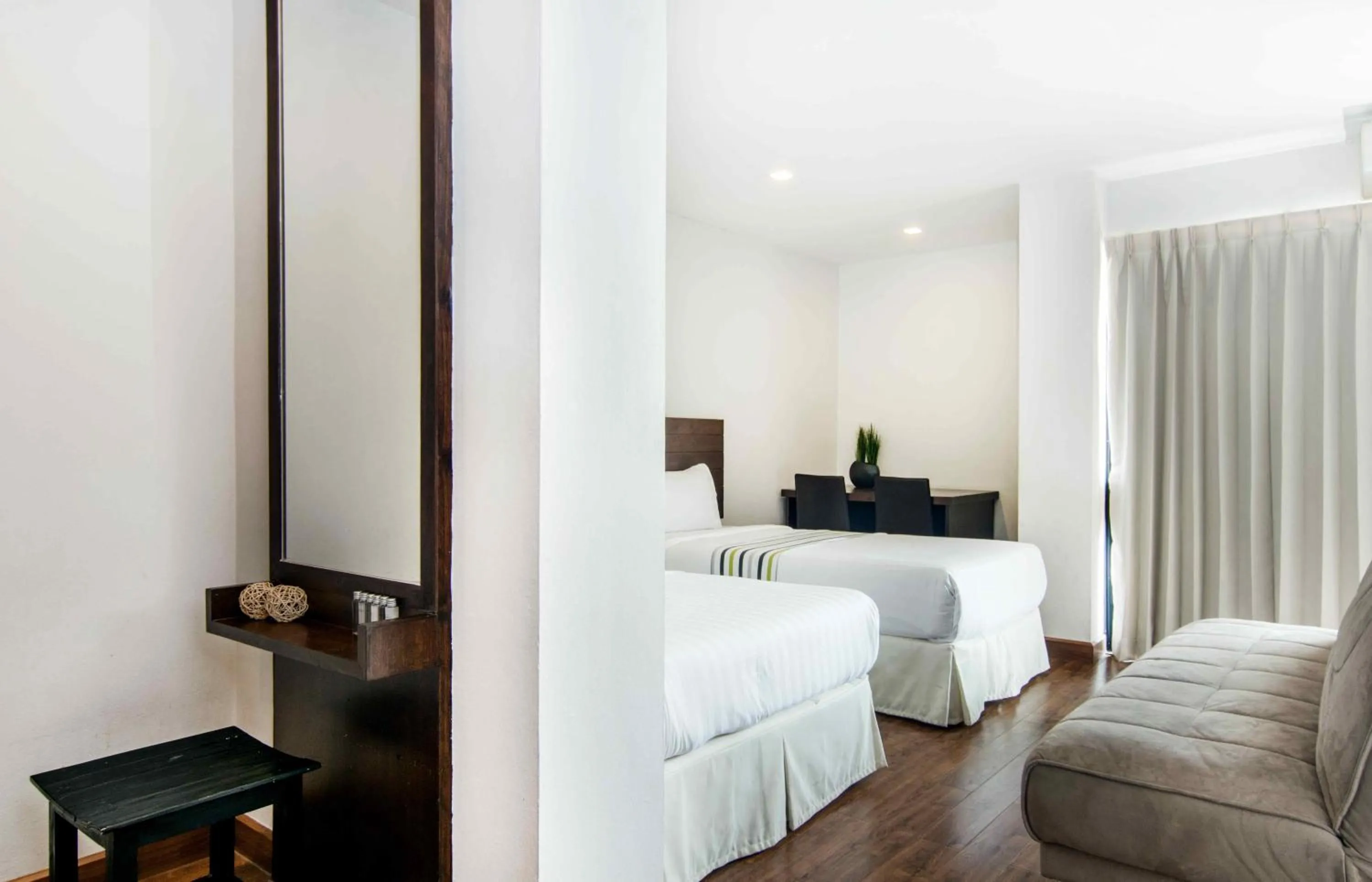 Bed in The Phoenix Hotel Bangkok - Suvarnabhumi Airport