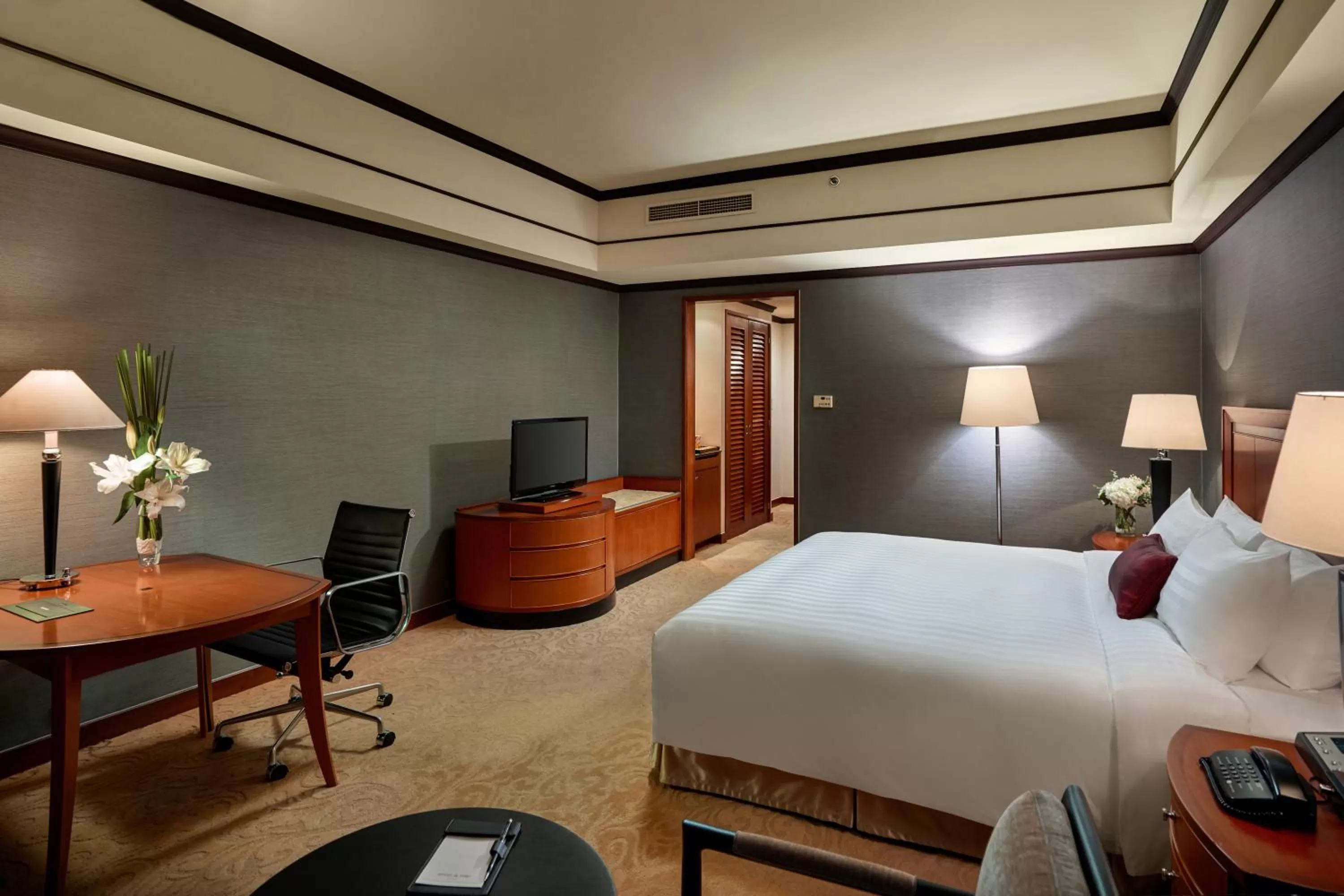 City view, Bed in Hôtel du Parc Hanoï