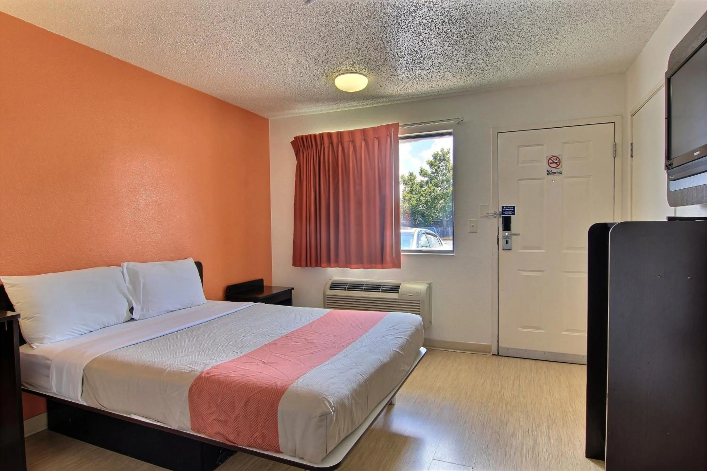 Bedroom, Bed in Motel 6-Austin, TX