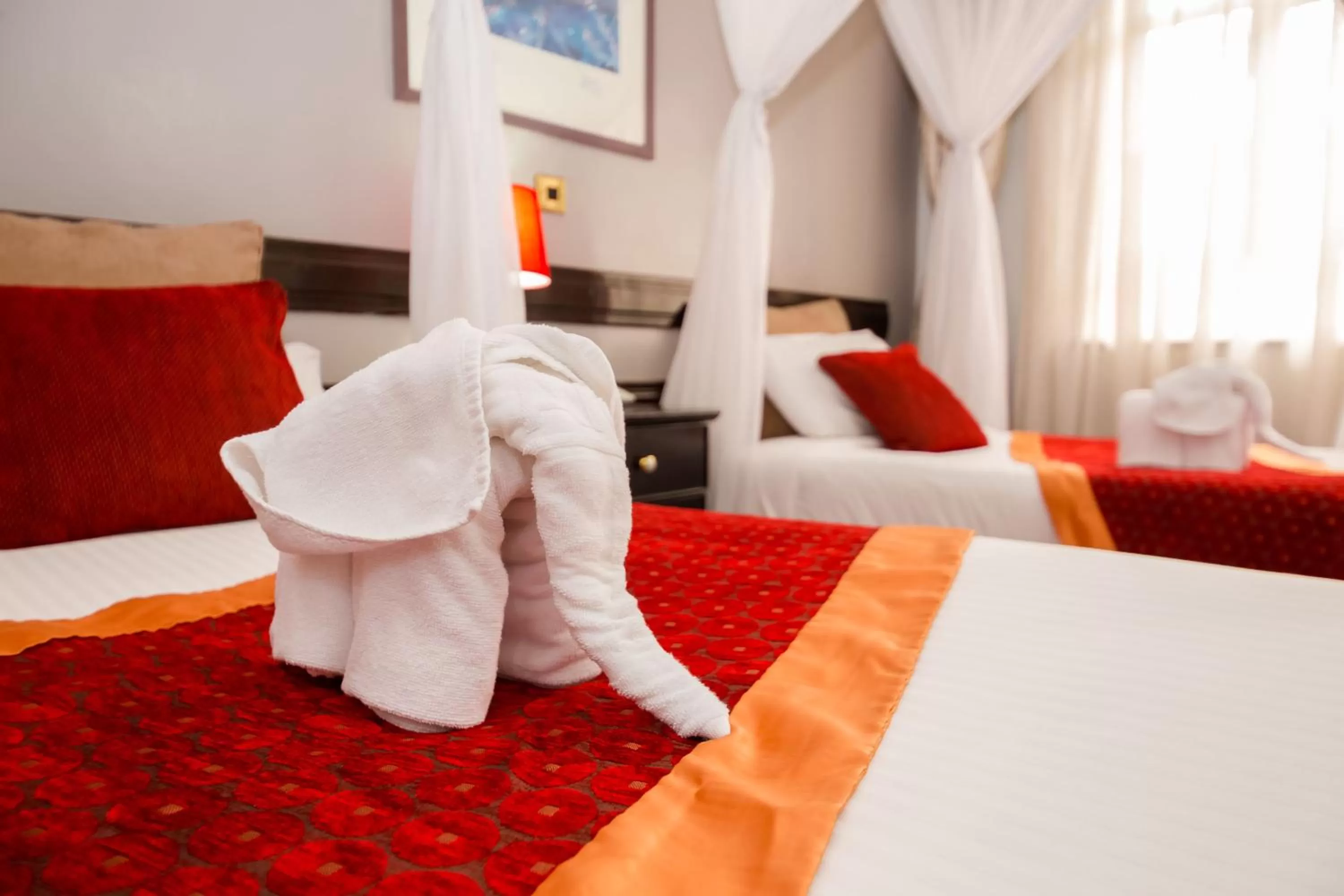 Bedroom, Bed in Marble Arch Hotel